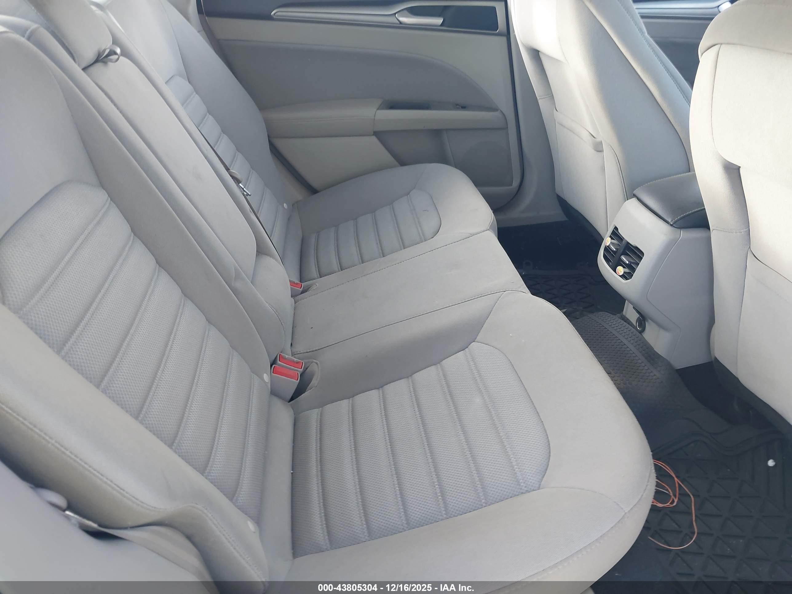 FORD FUSION image 8
