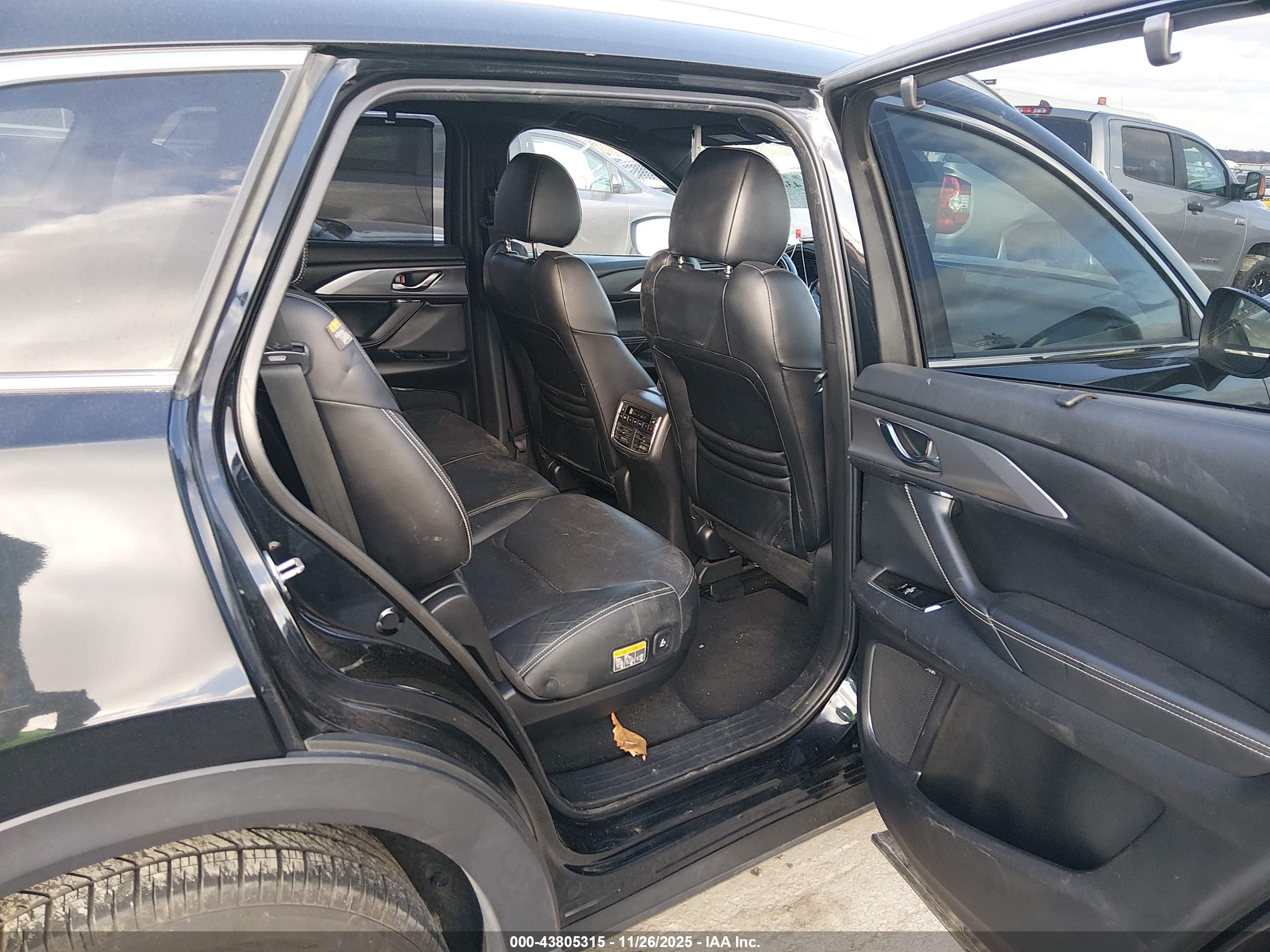 MAZDA CX-9 image 8