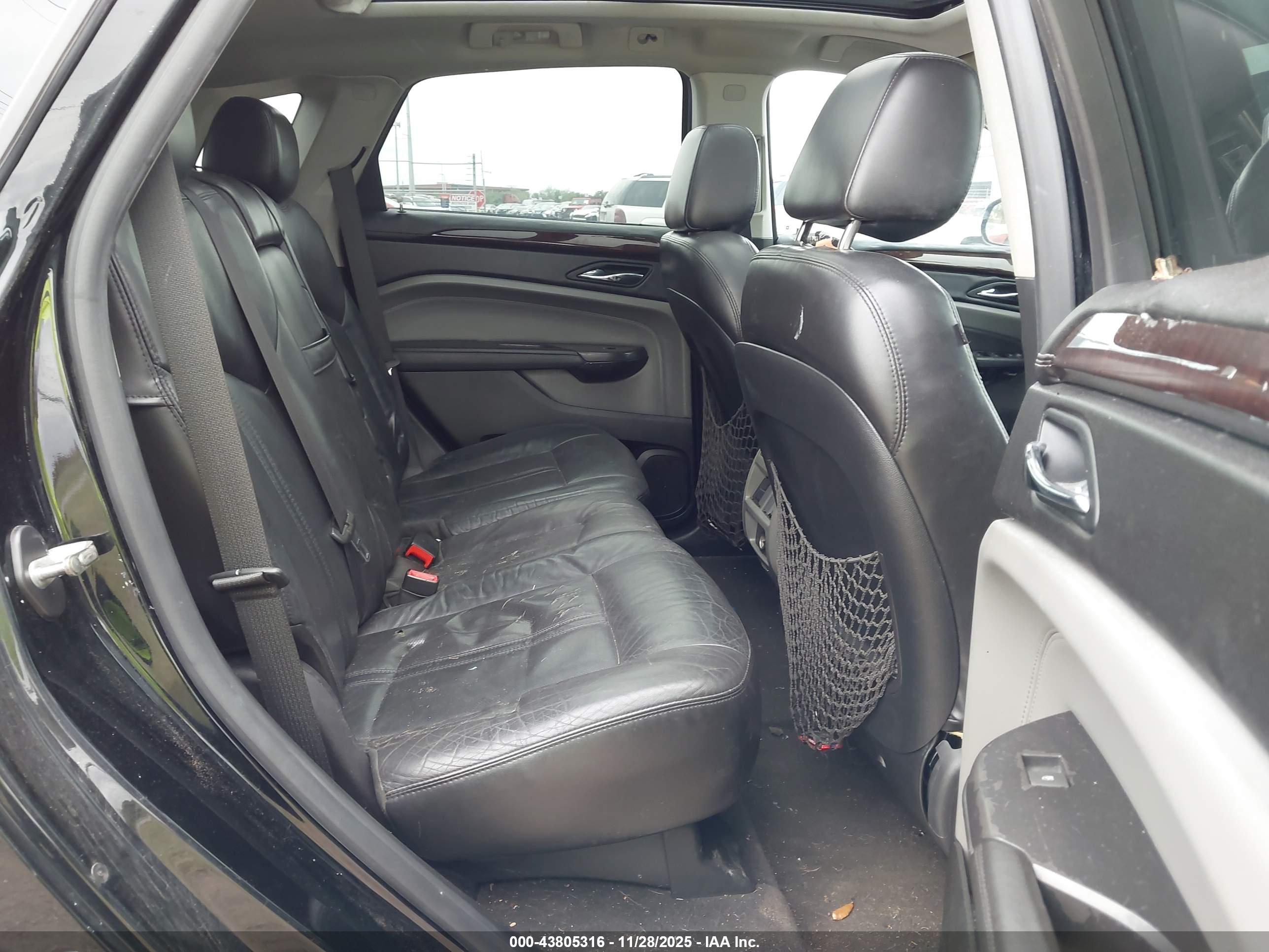 CADILLAC SRX image 8