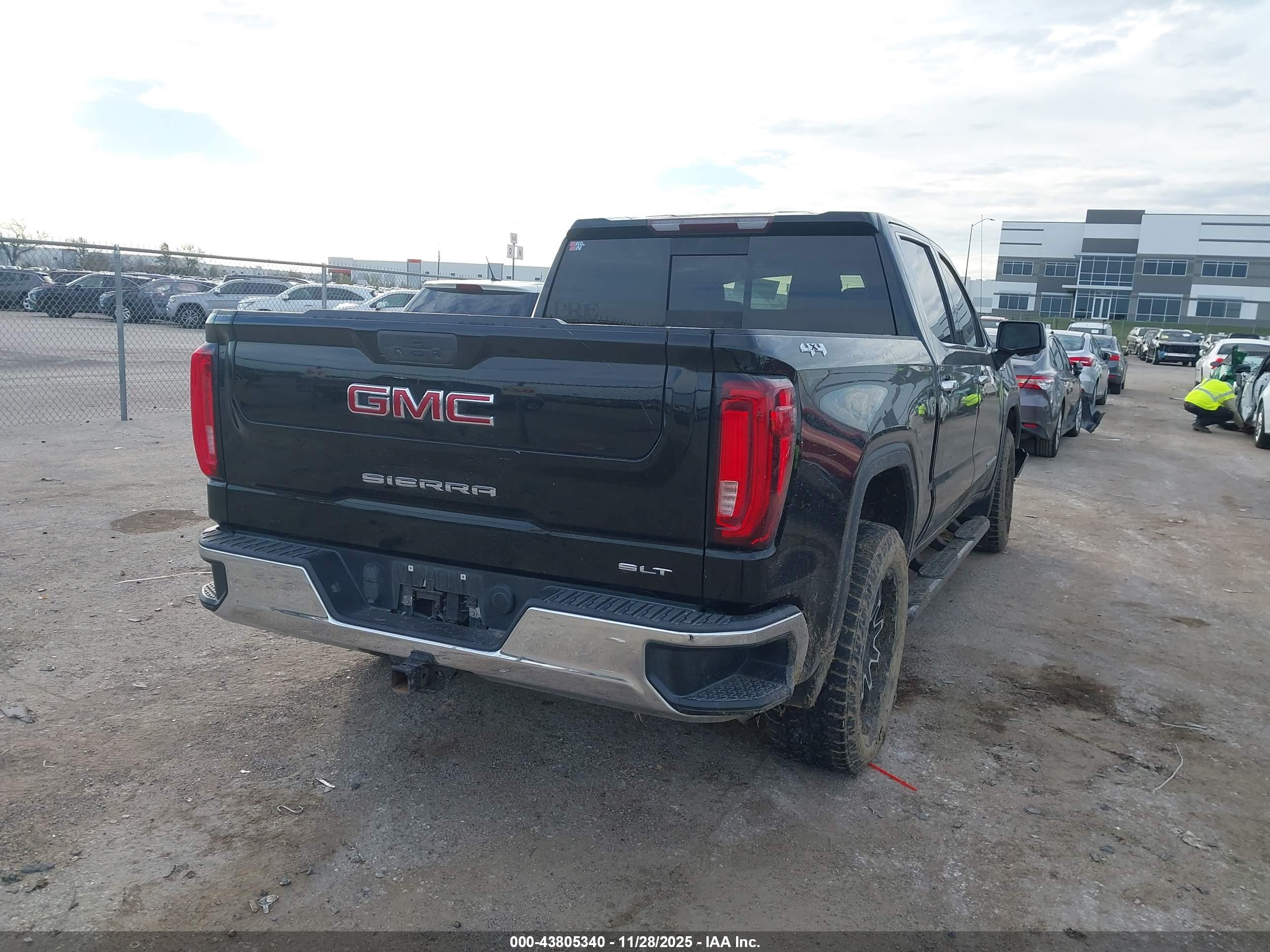 GMC SIERRA image 4