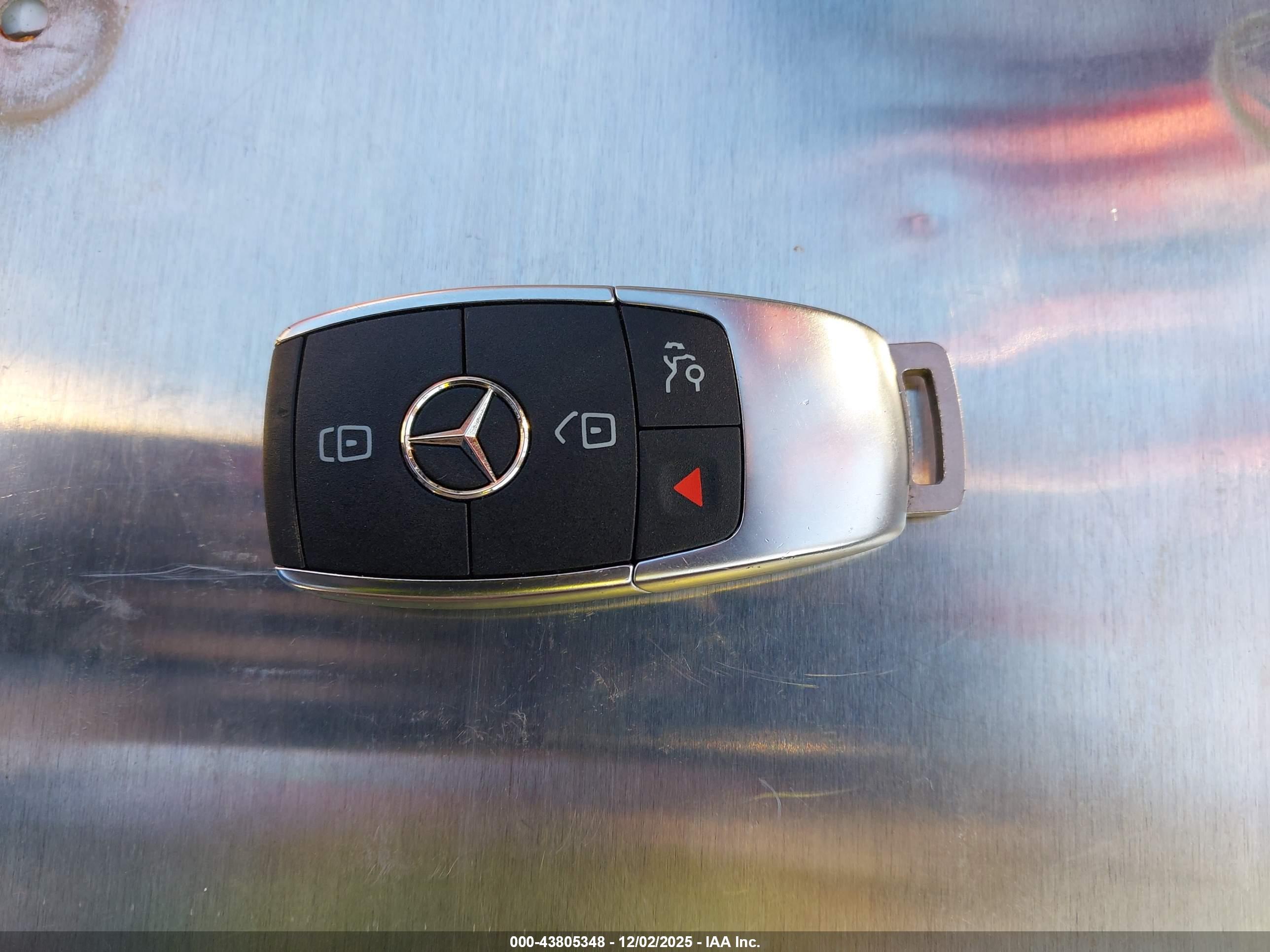 MERCEDES-BENZ GLB image 11