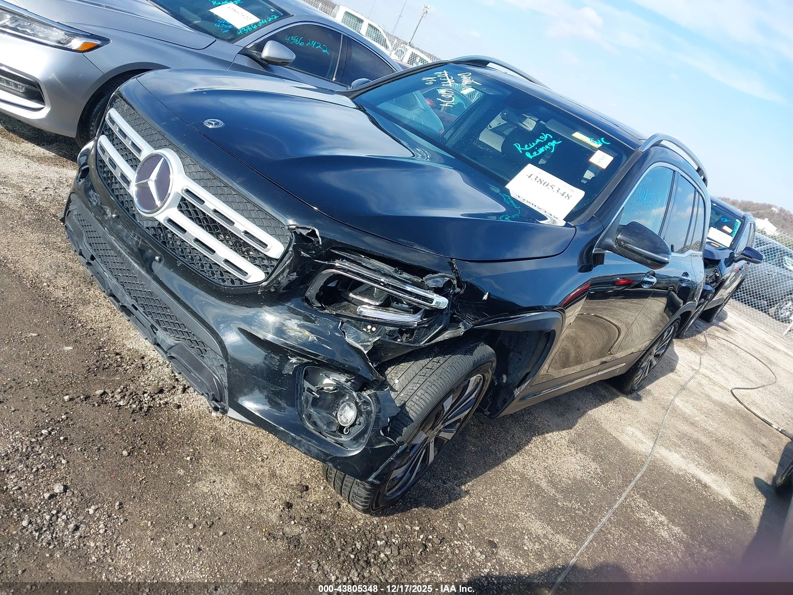 MERCEDES-BENZ GLB image 2