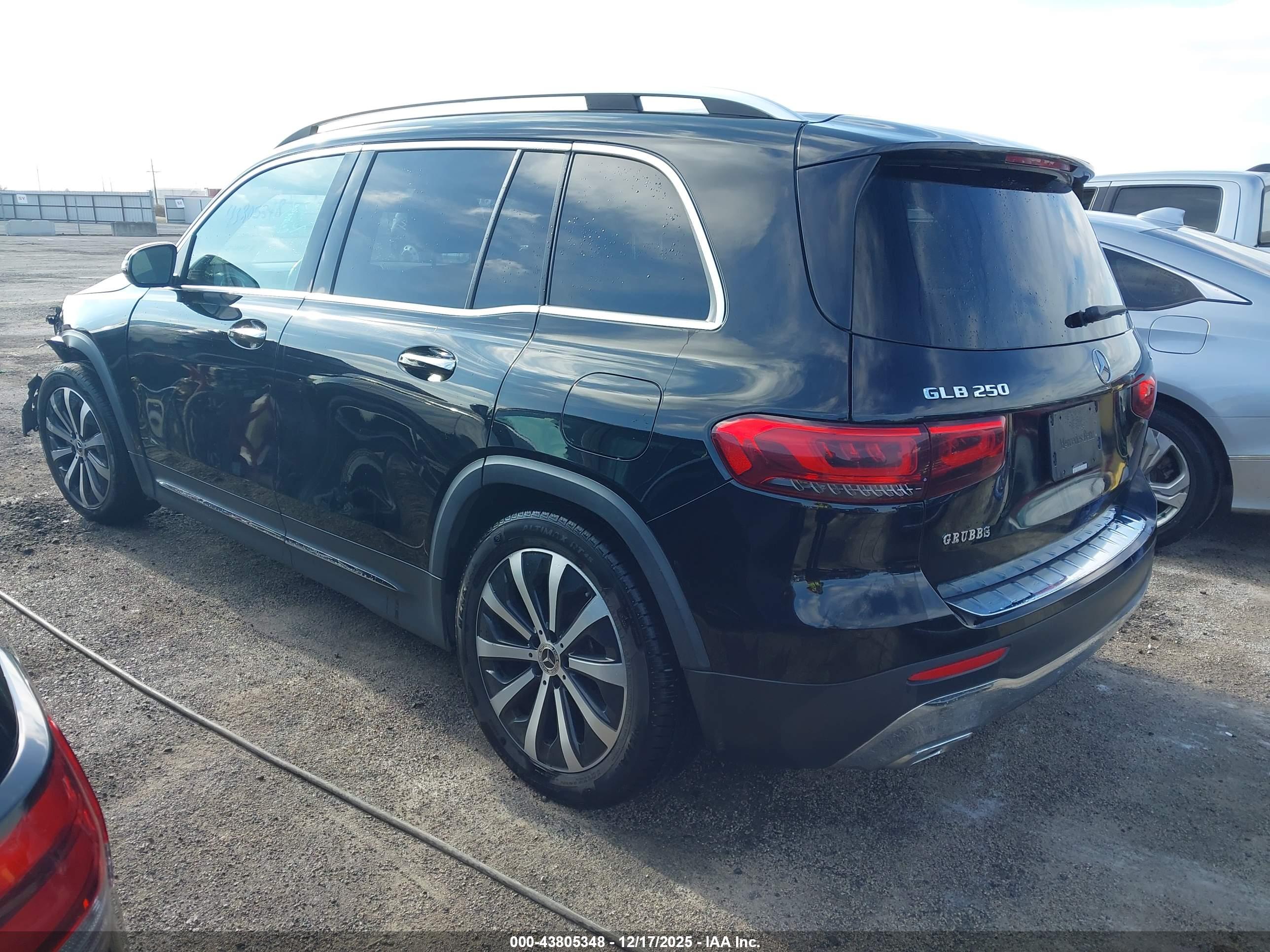 MERCEDES-BENZ GLB image 3