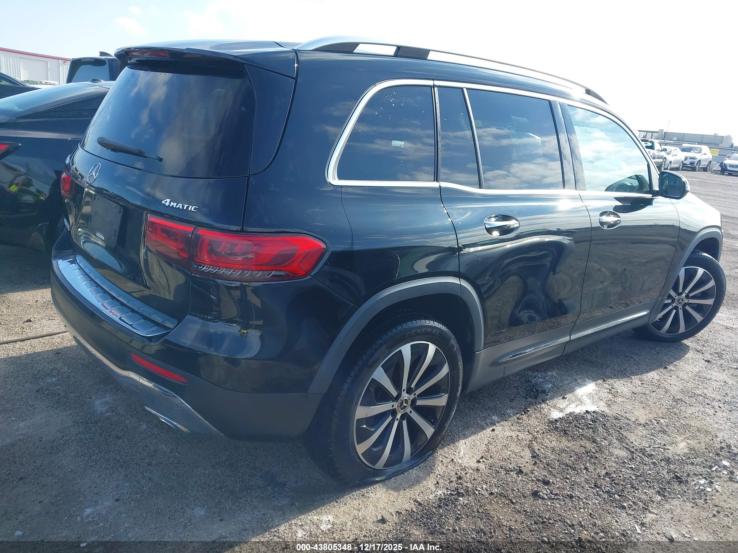 MERCEDES-BENZ GLB image 4
