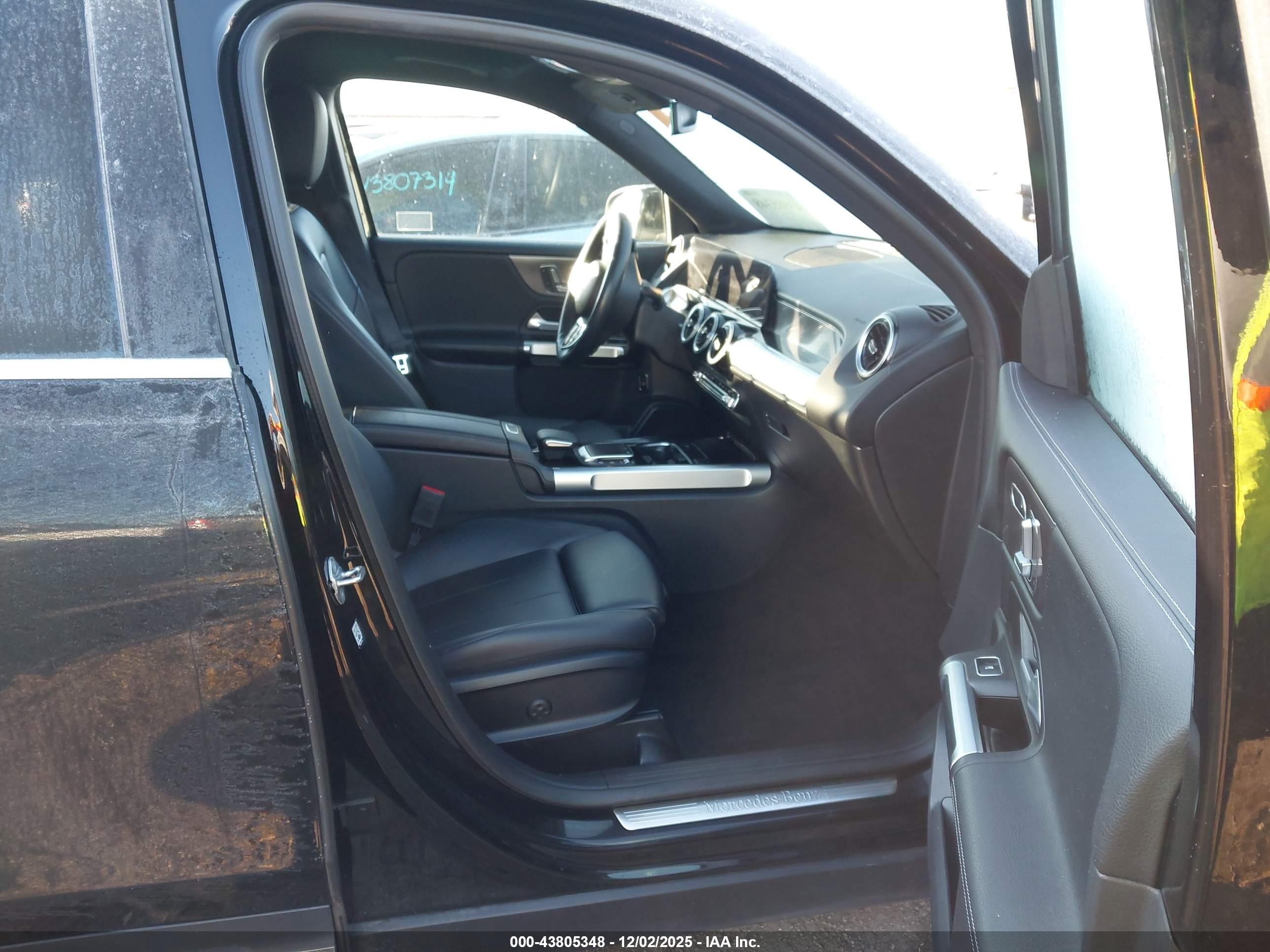 MERCEDES-BENZ GLB image 5
