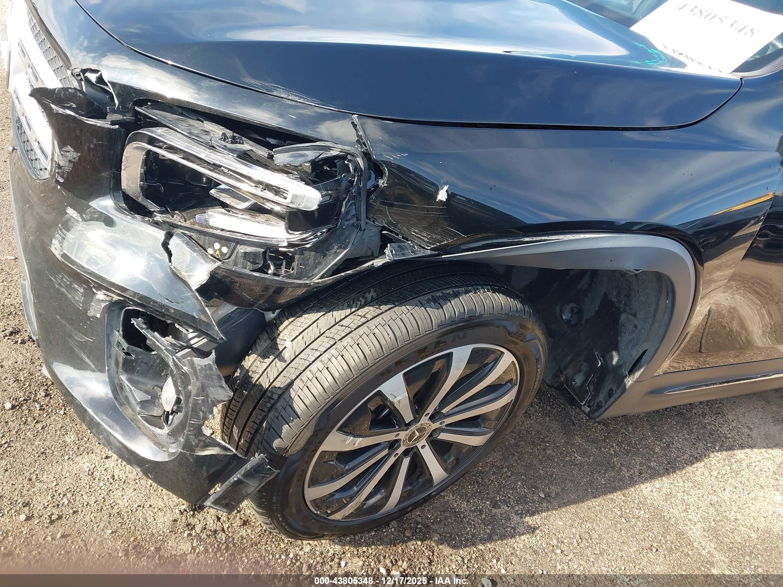 MERCEDES-BENZ GLB image 6