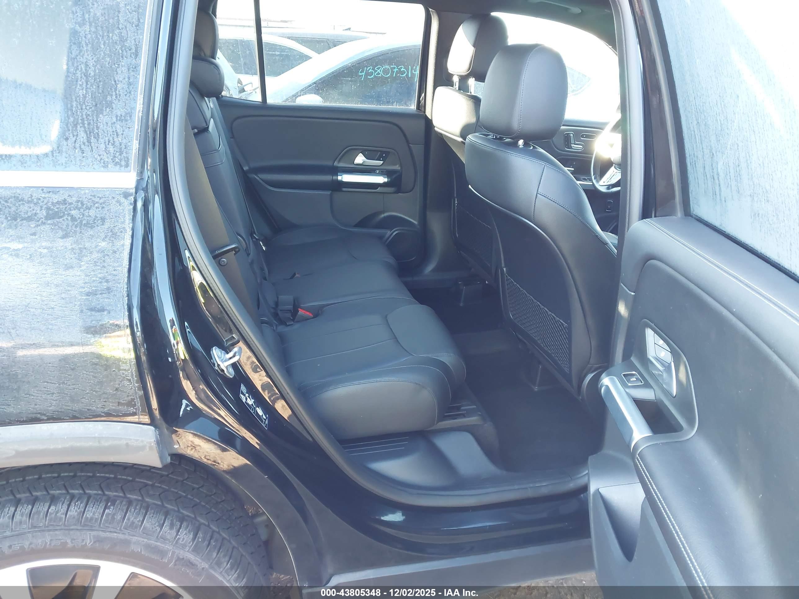 MERCEDES-BENZ GLB image 8