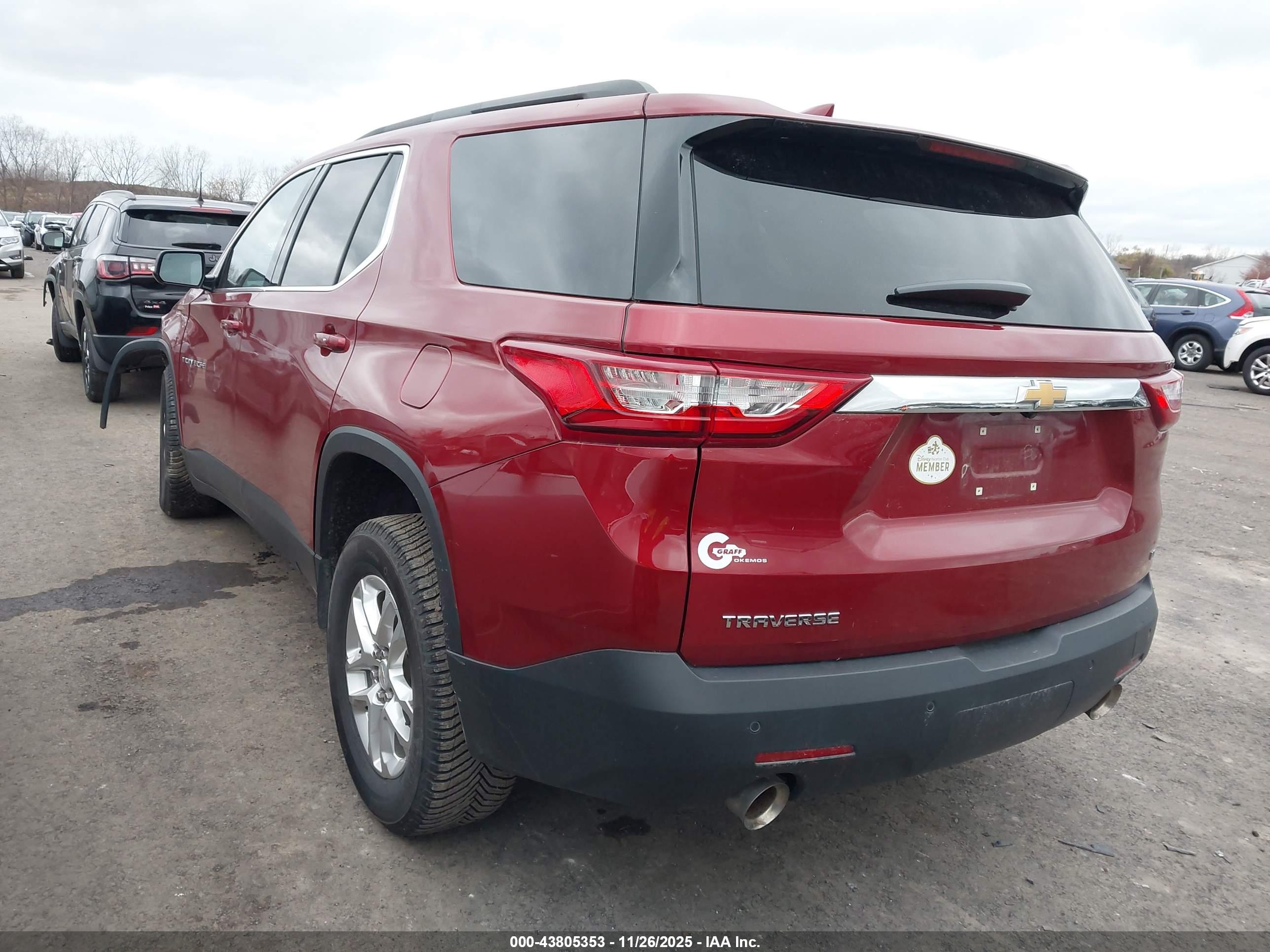 CHEVROLET TRAVERSE image 3