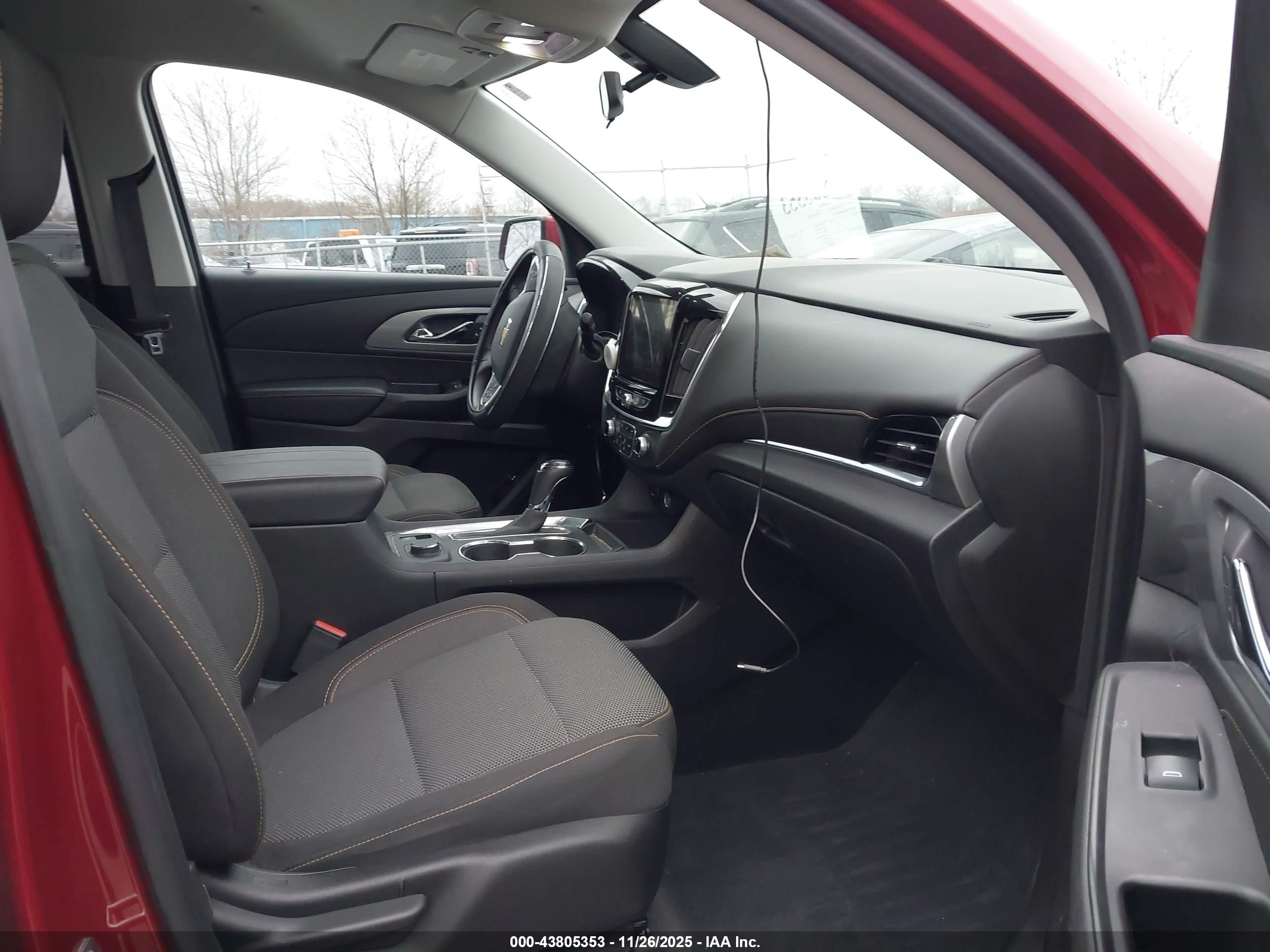 CHEVROLET TRAVERSE image 5