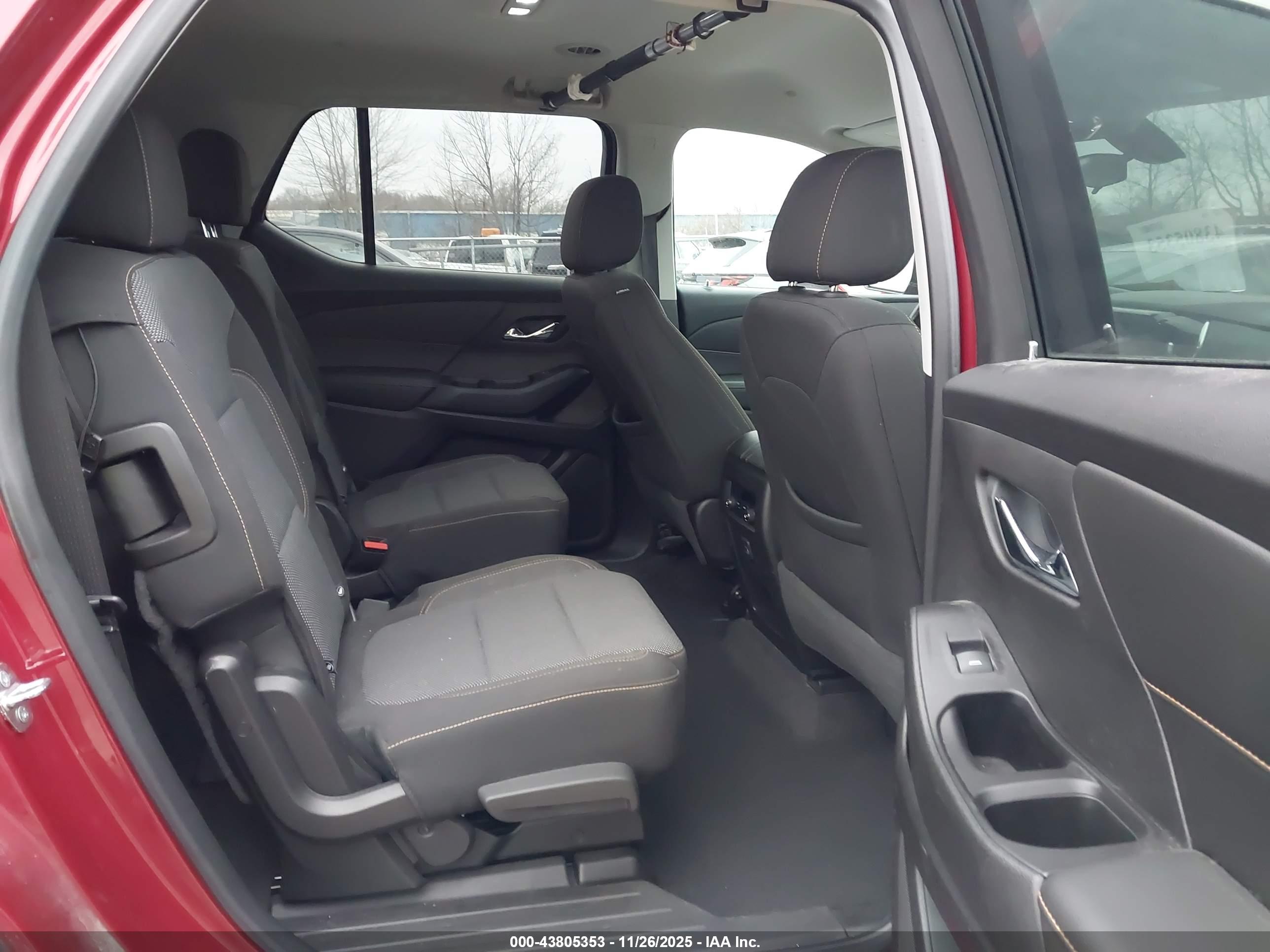 CHEVROLET TRAVERSE image 8