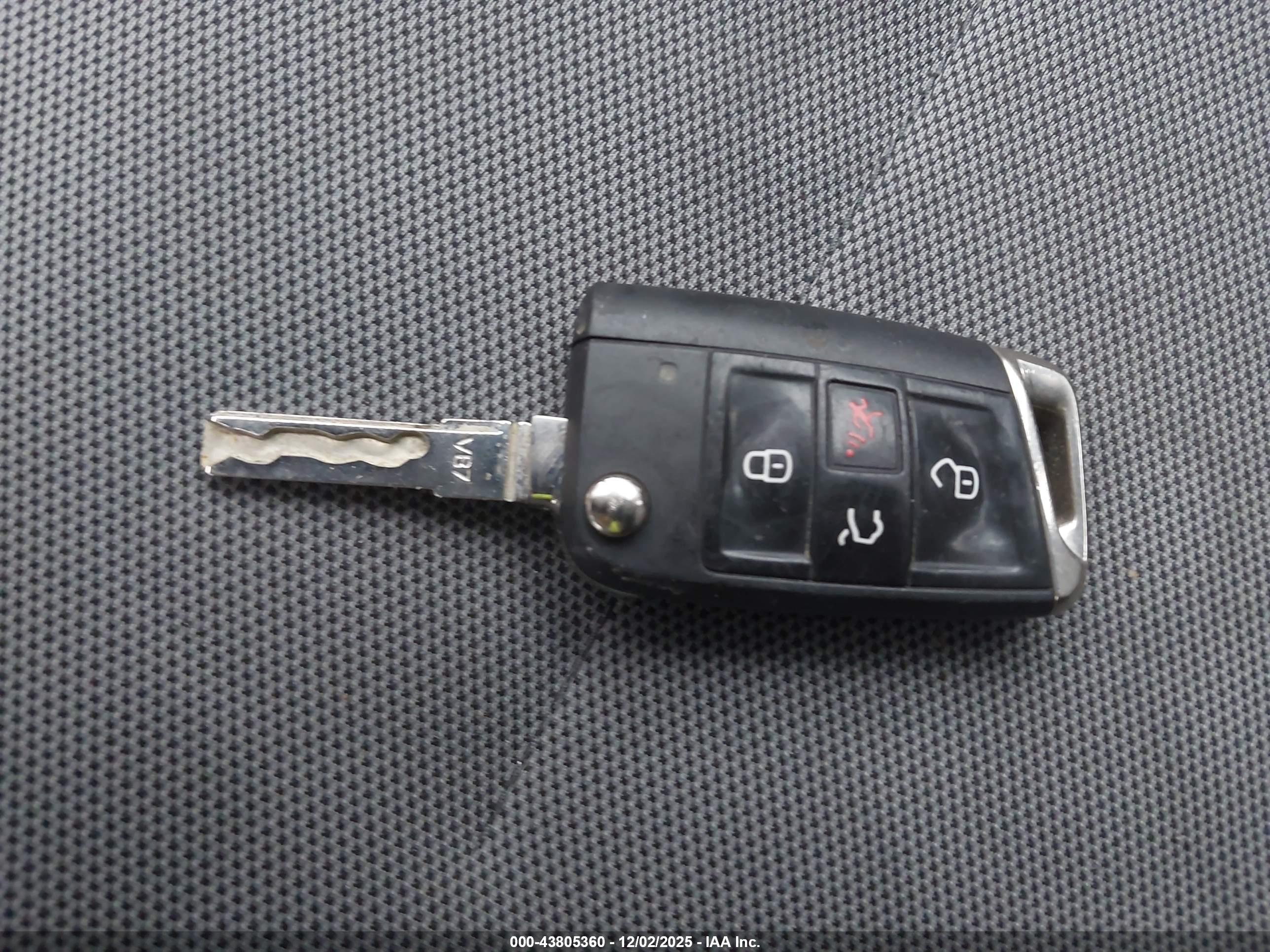 VOLKSWAGEN E-GOLF image 11