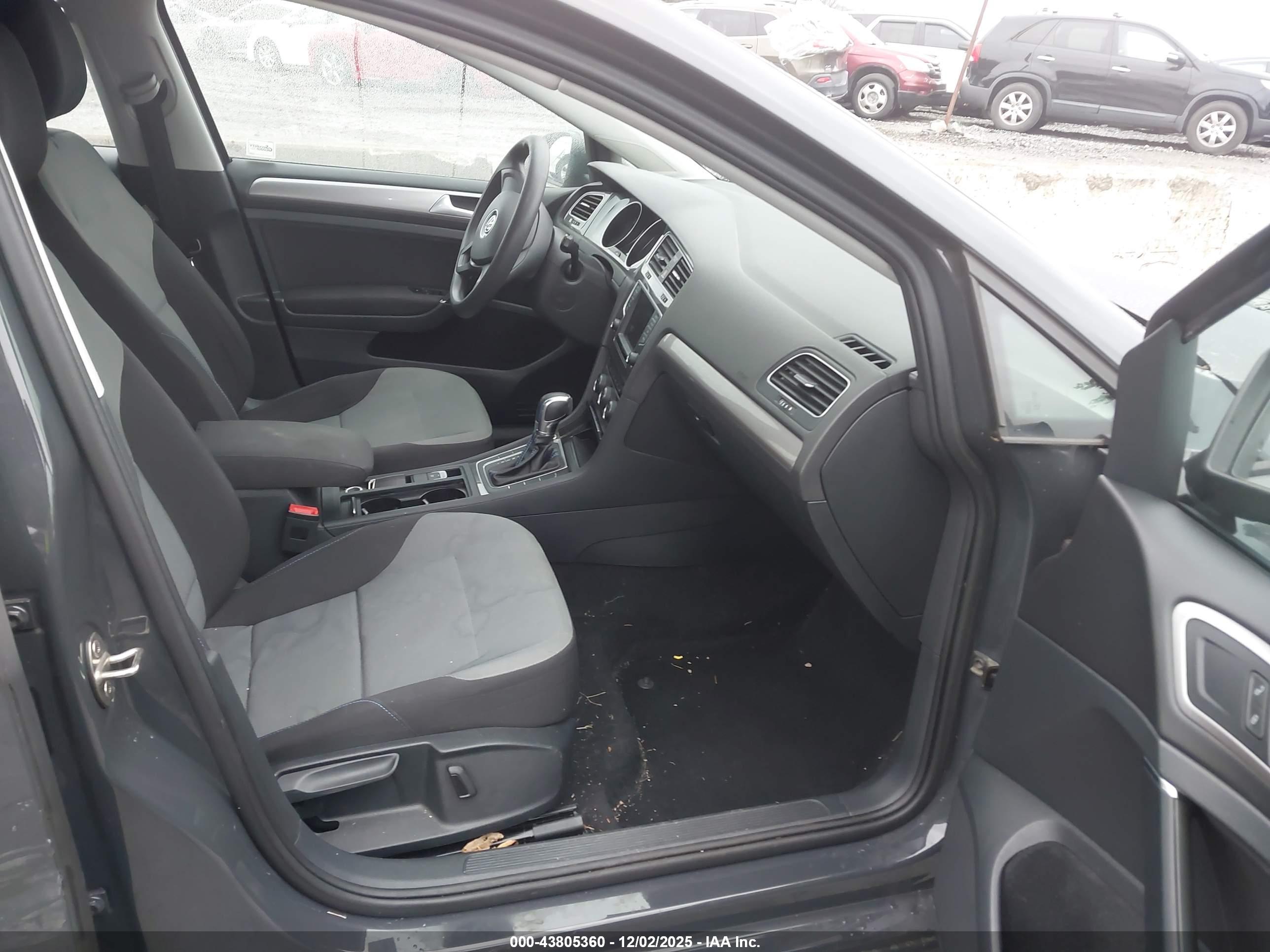 VOLKSWAGEN E-GOLF image 5