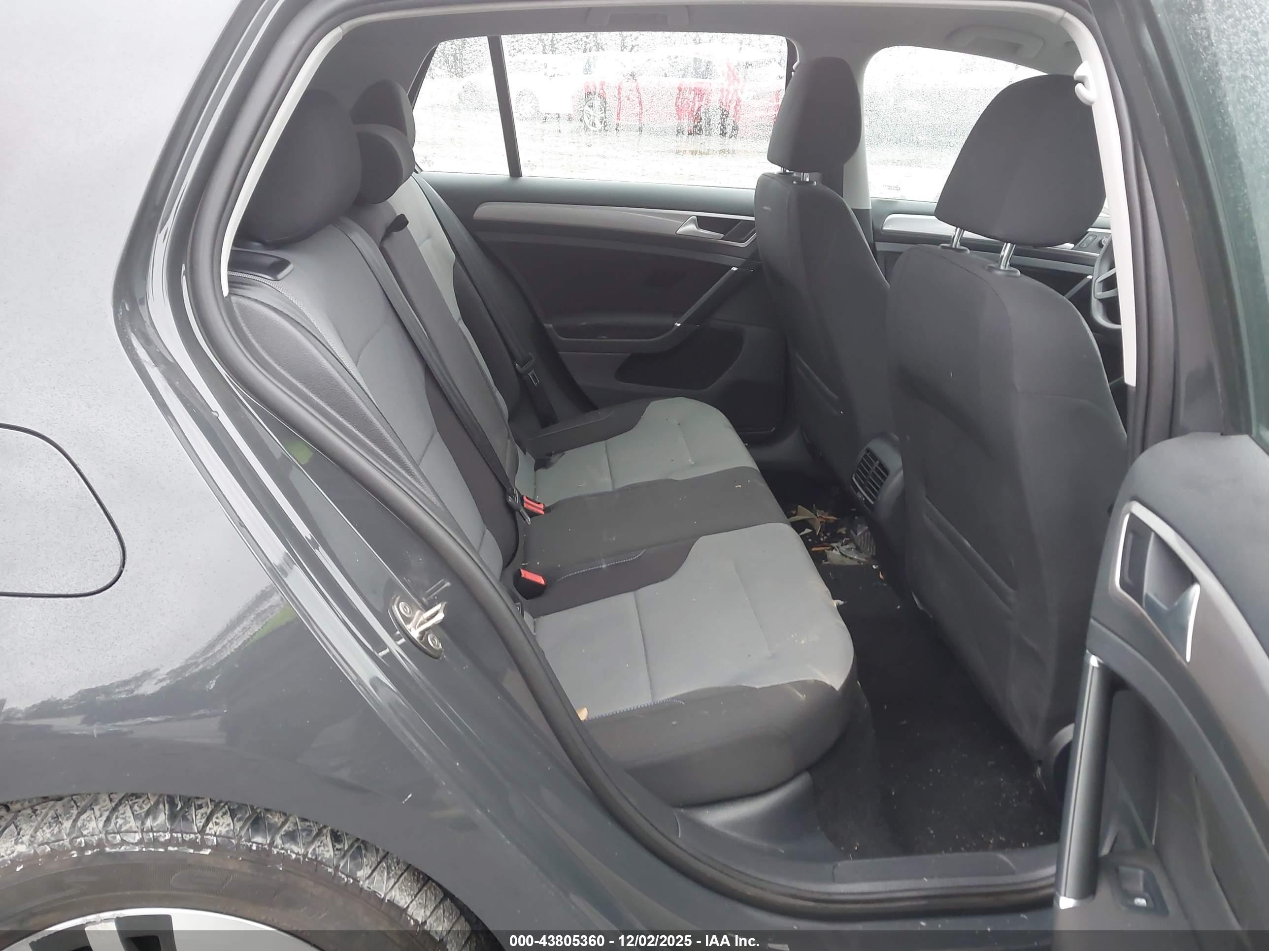 VOLKSWAGEN E-GOLF image 8