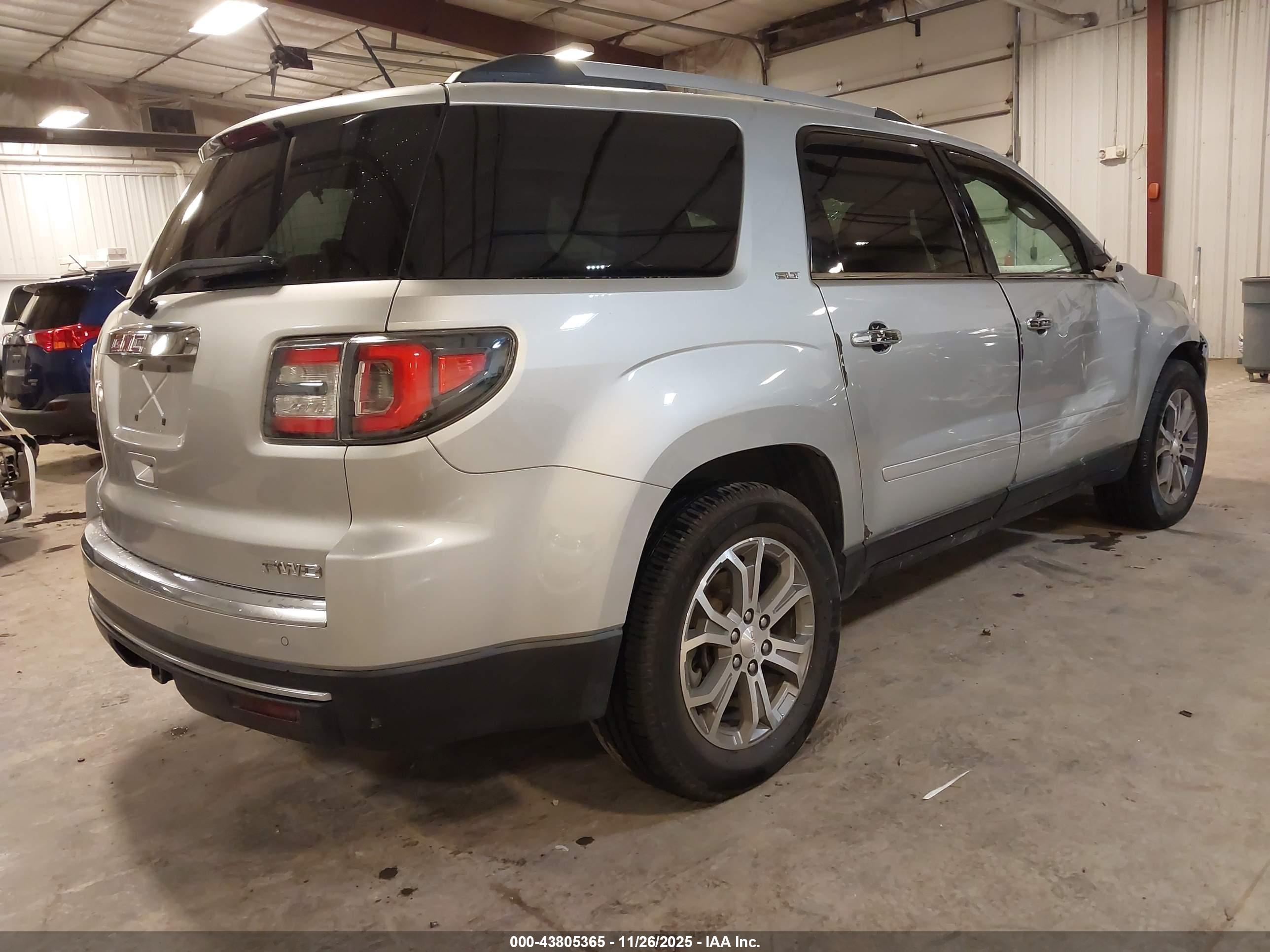 GMC ACADIA image 4