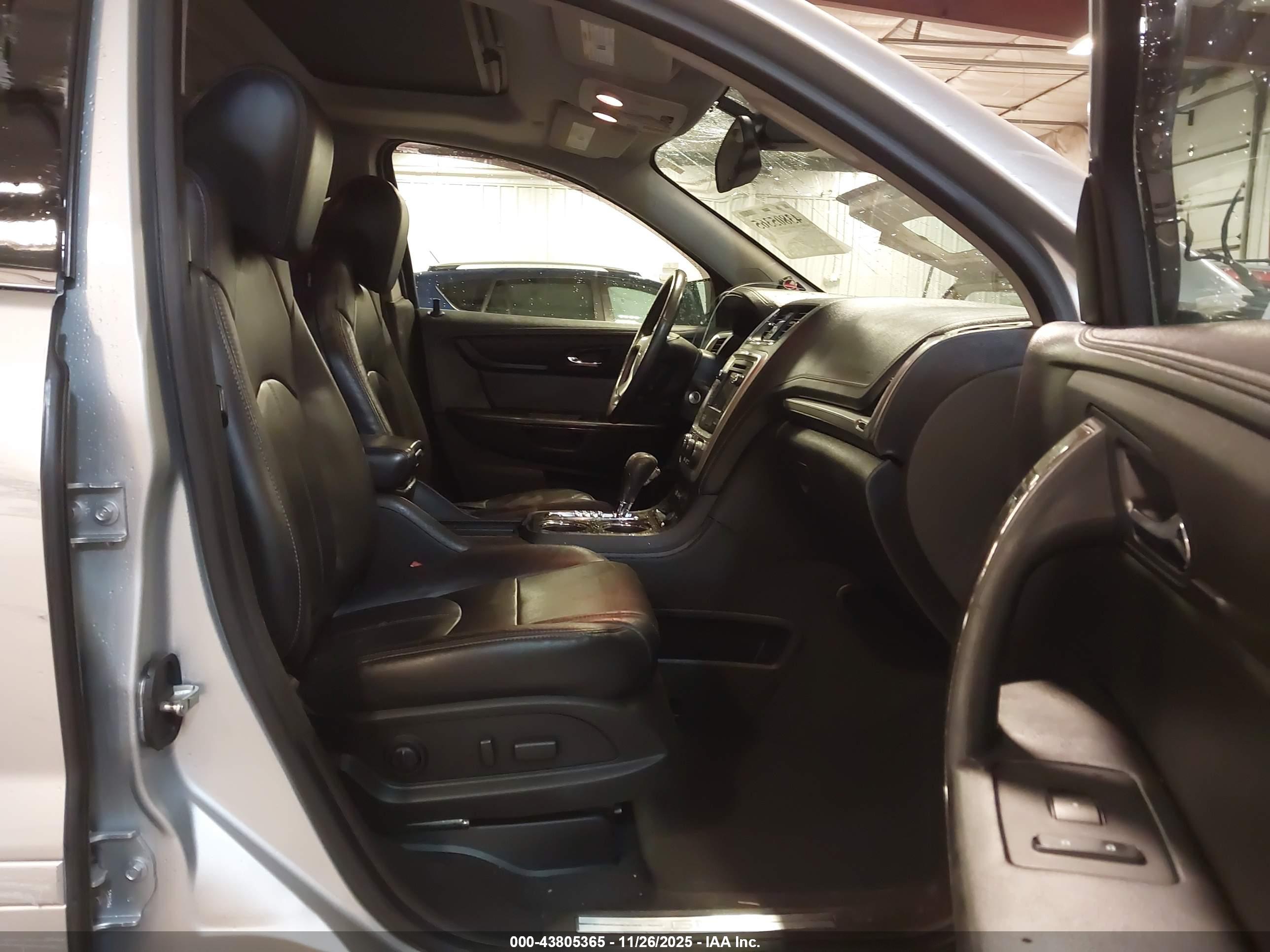 GMC ACADIA image 5