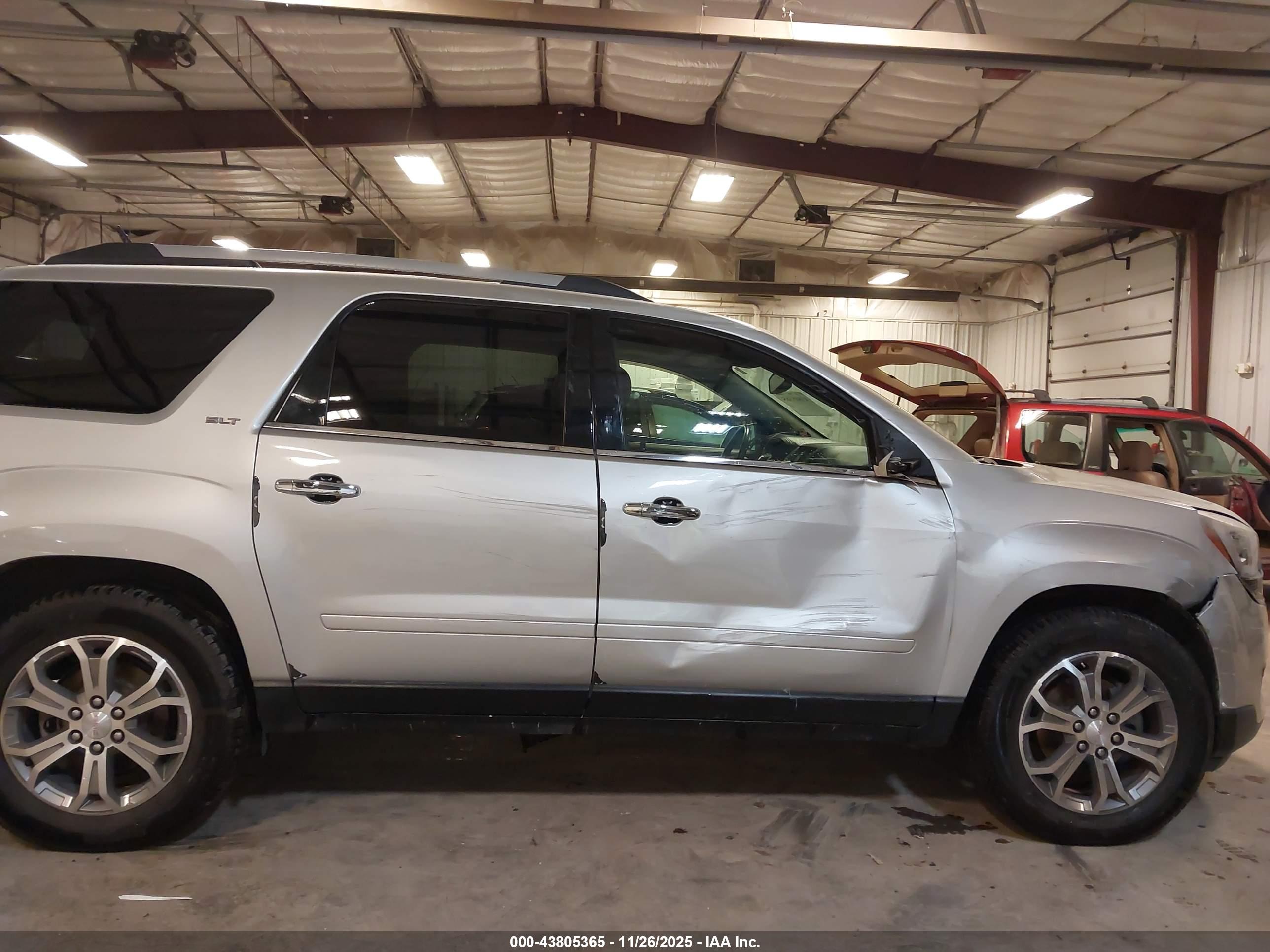 GMC ACADIA image 6