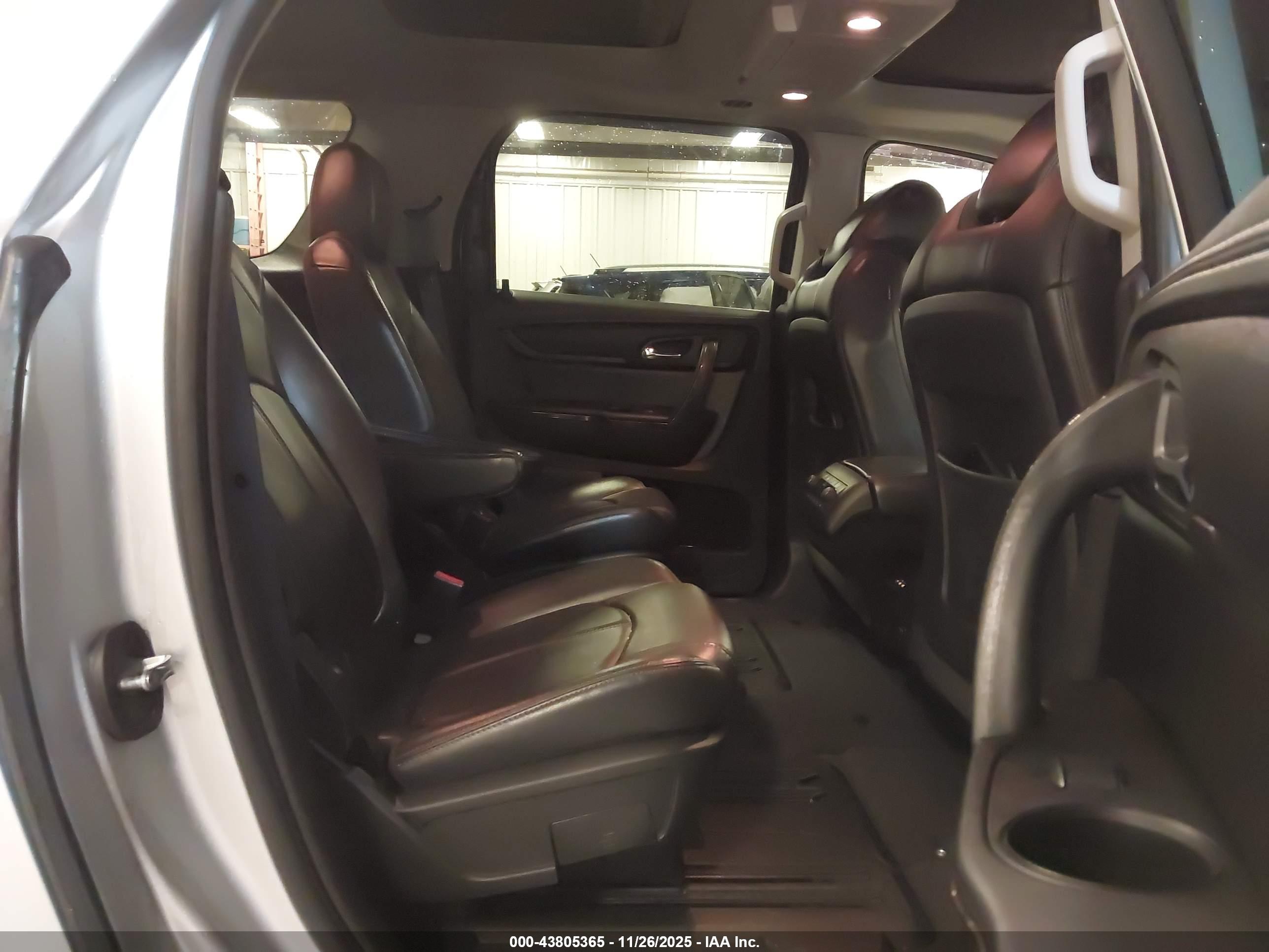 GMC ACADIA image 8