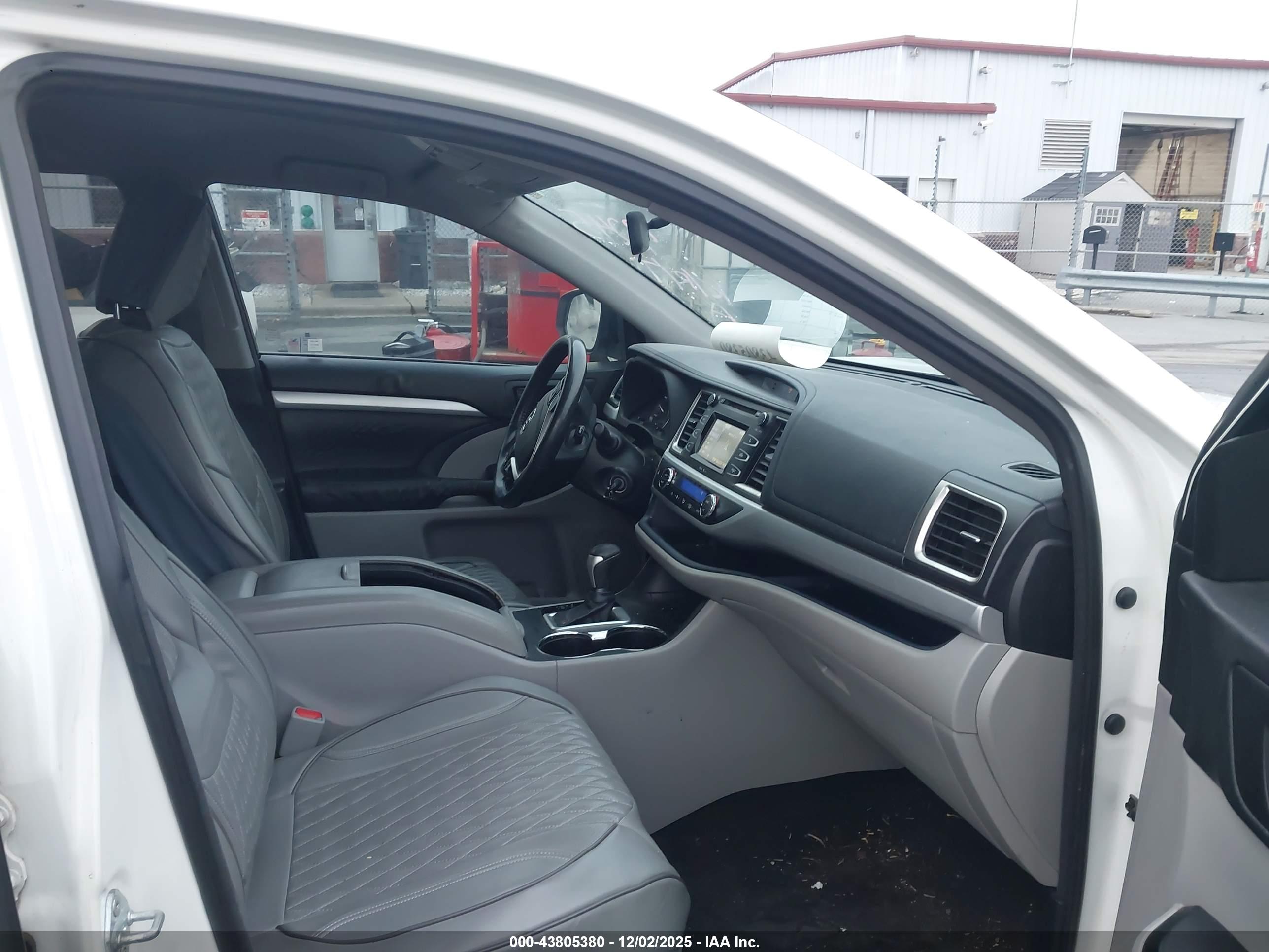 TOYOTA HIGHLANDER image 5