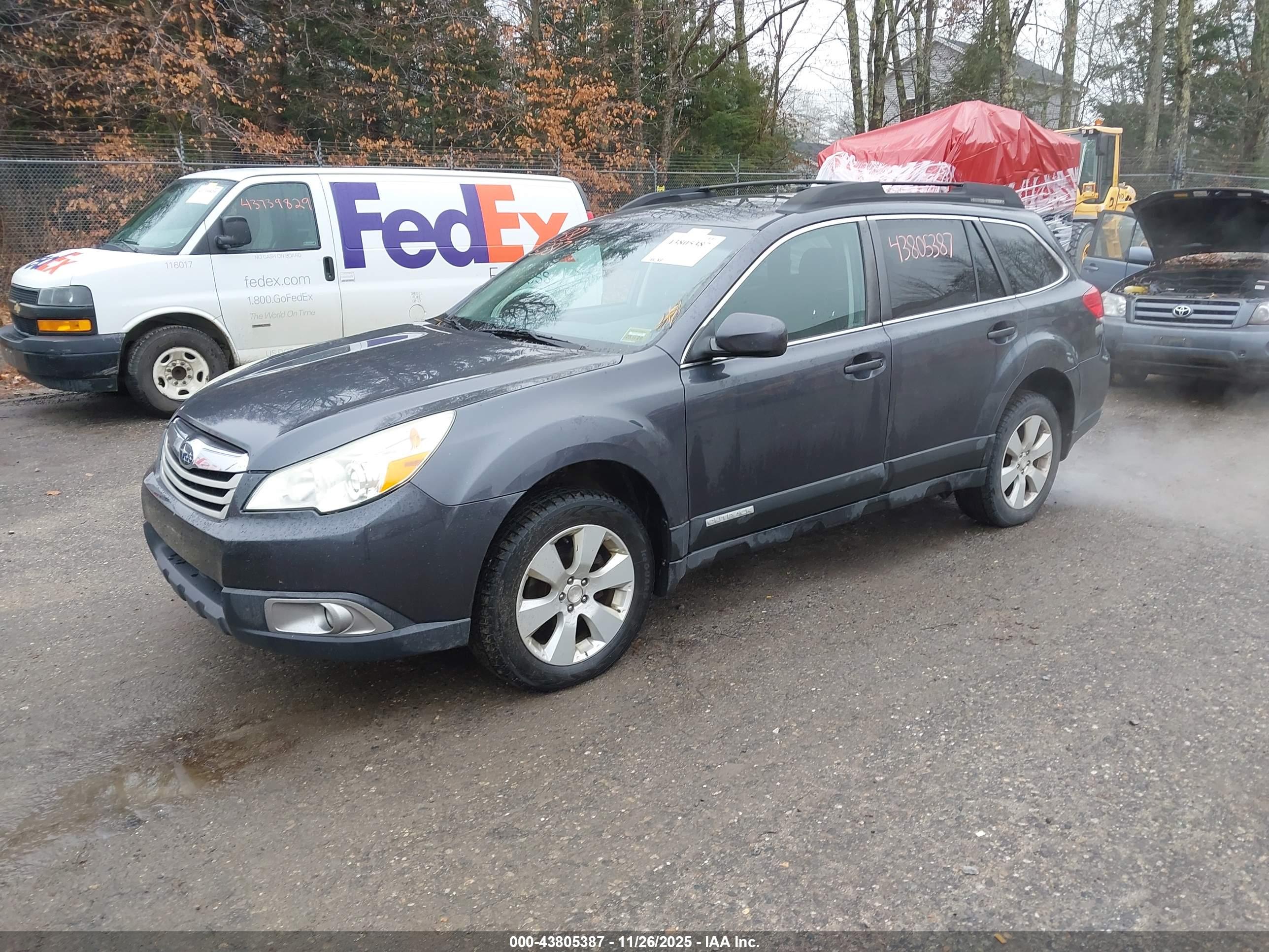 SUBARU OUTBACK image 2