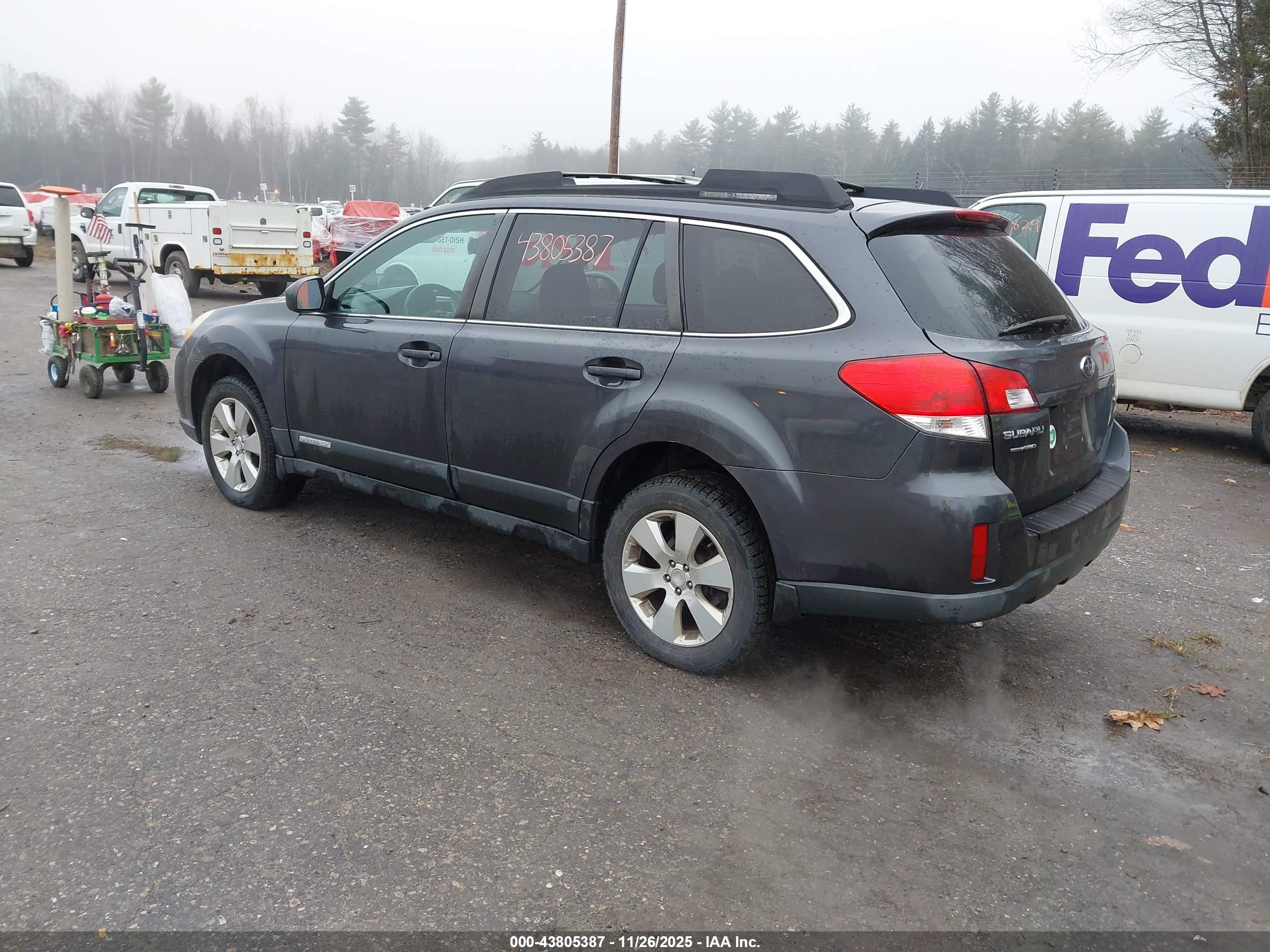 SUBARU OUTBACK image 3