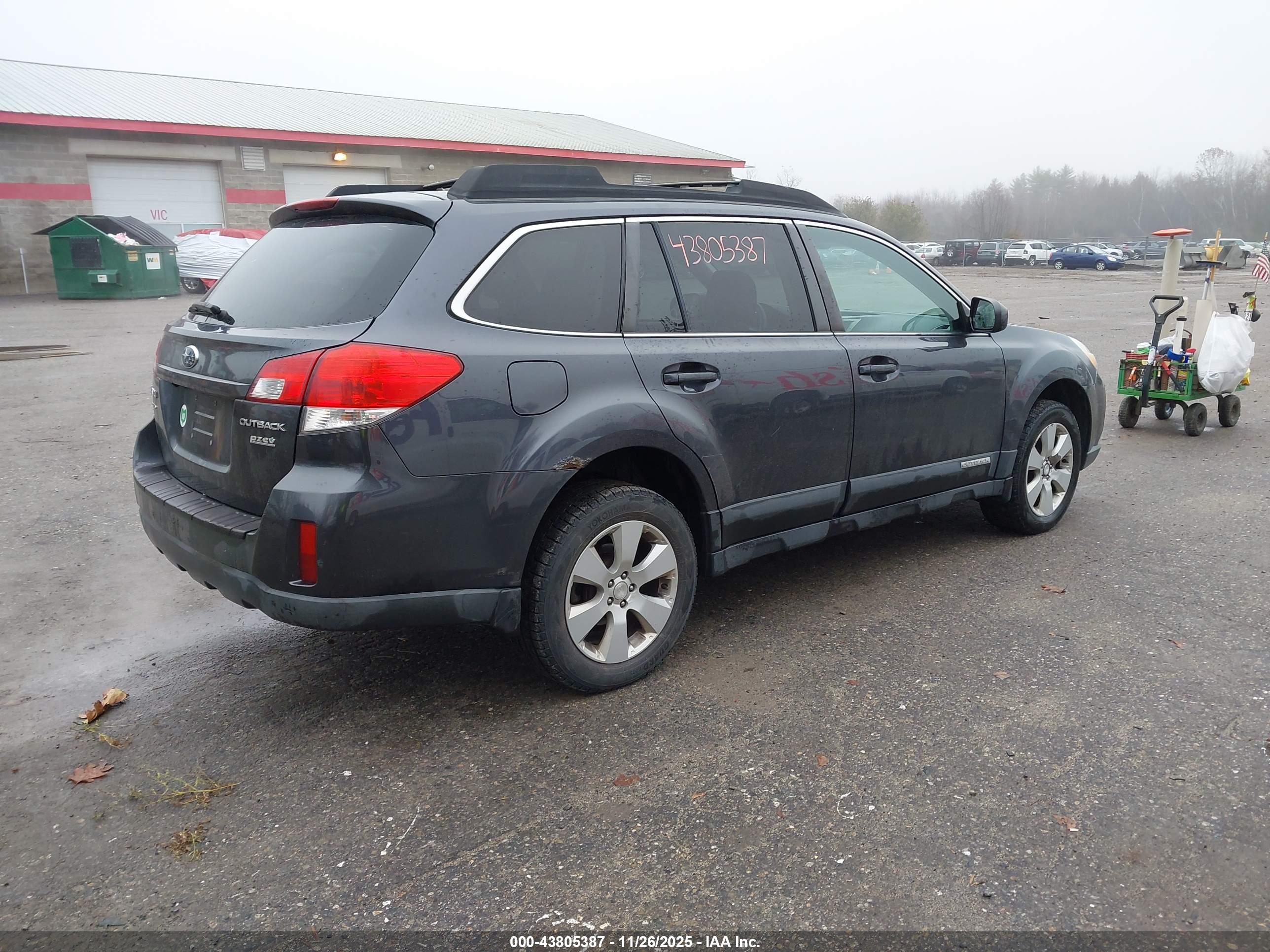 SUBARU OUTBACK image 4
