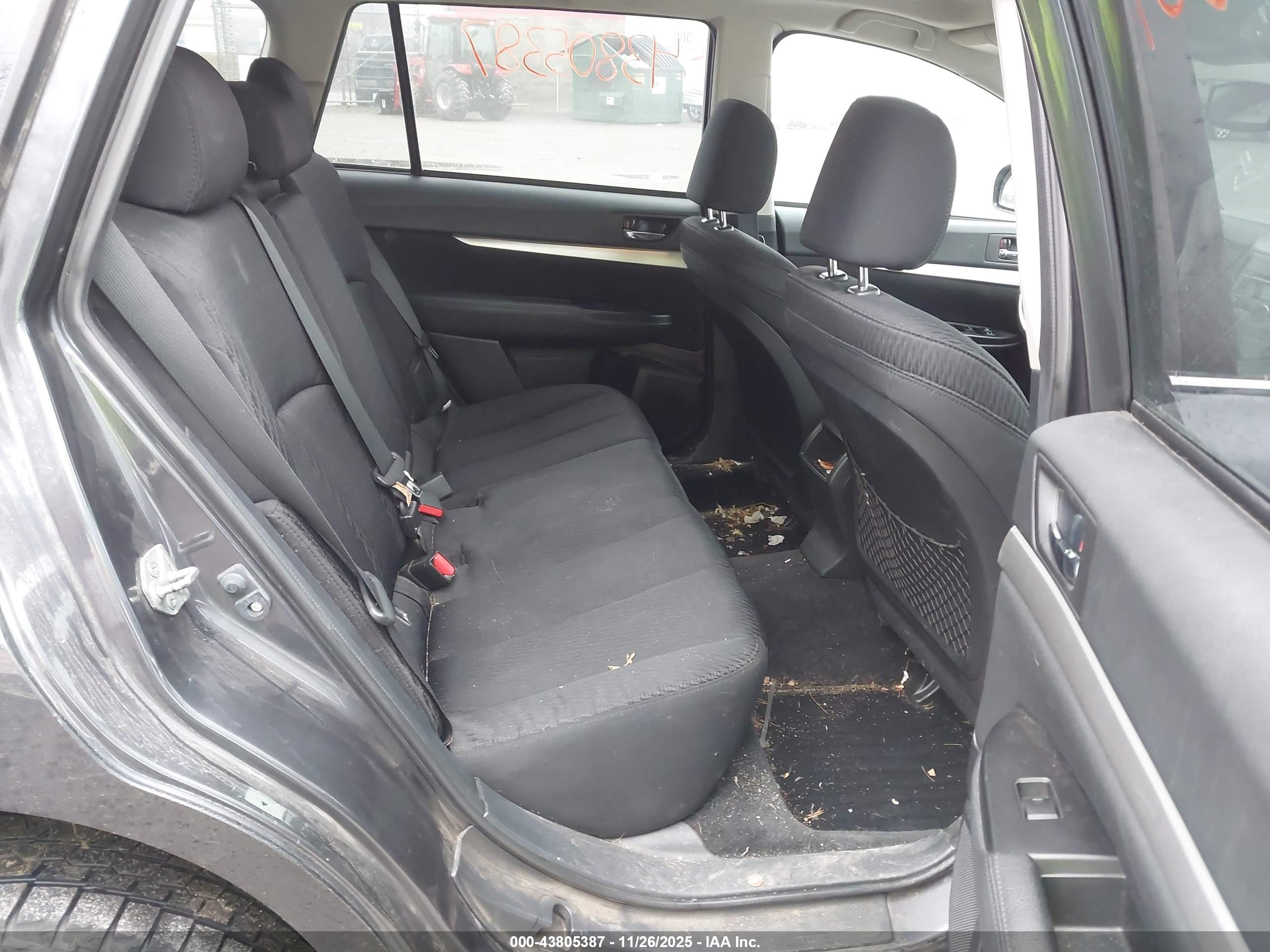 SUBARU OUTBACK image 8
