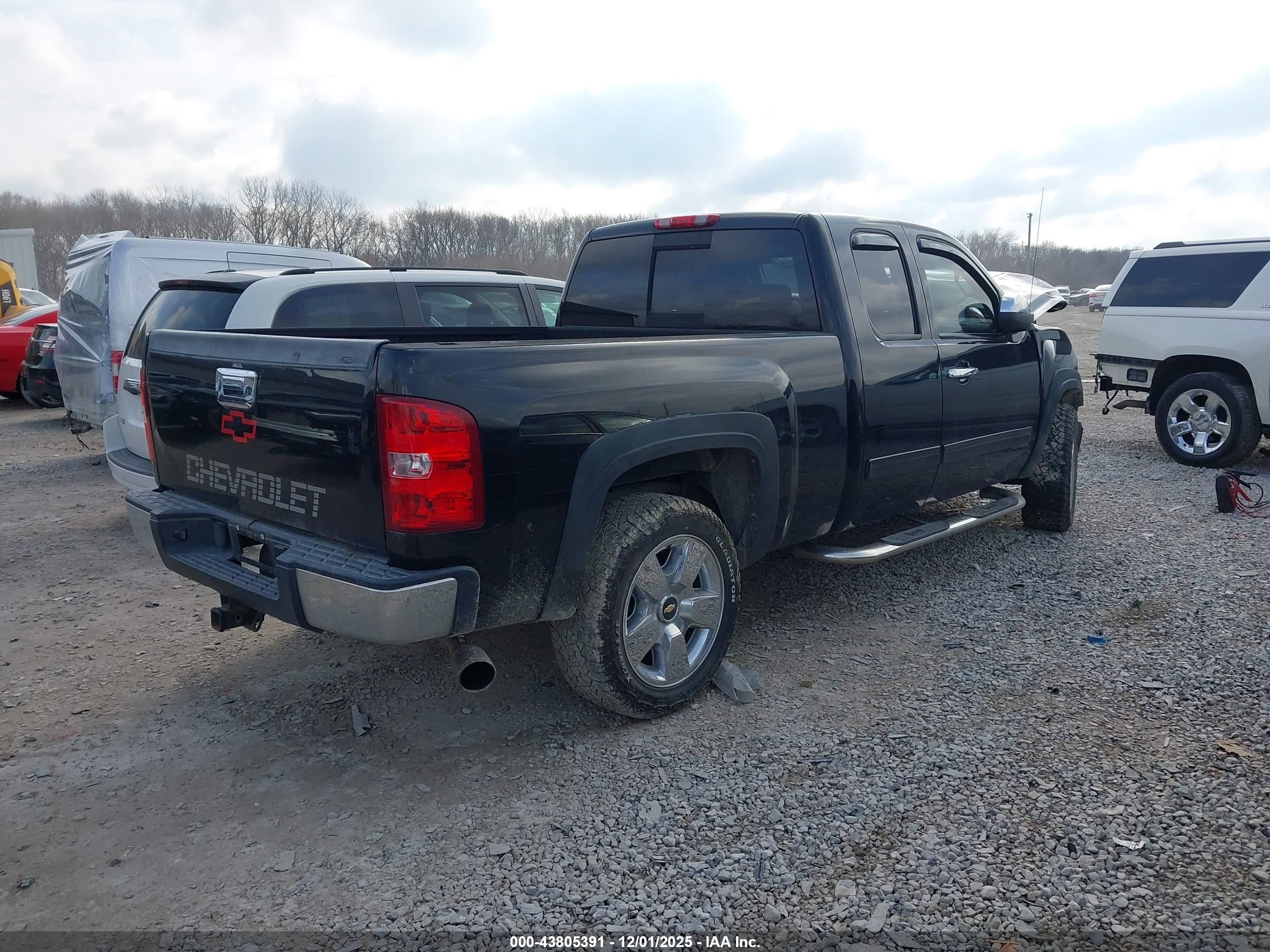 CHEVROLET SILVERADO image 4