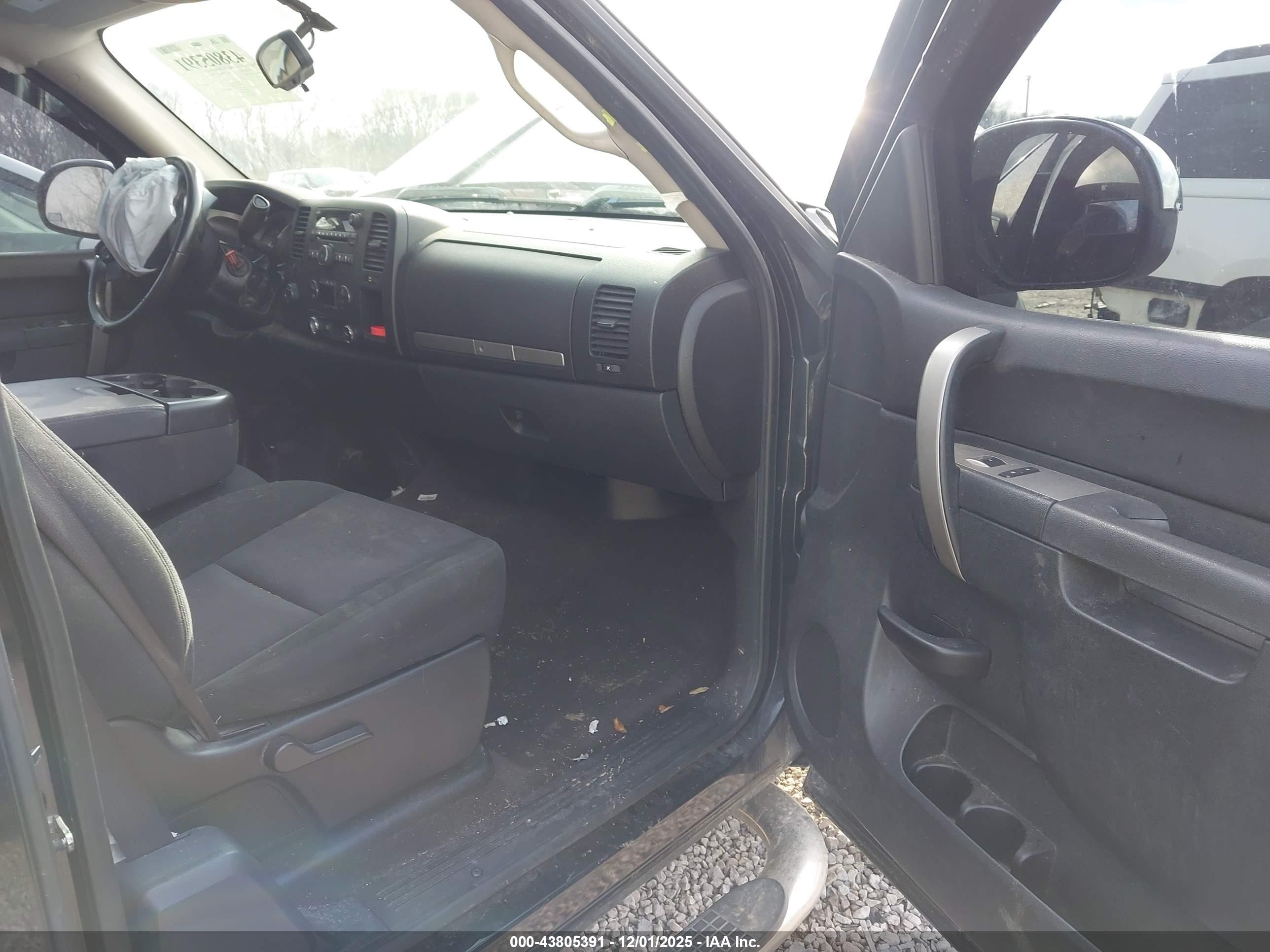 CHEVROLET SILVERADO image 5