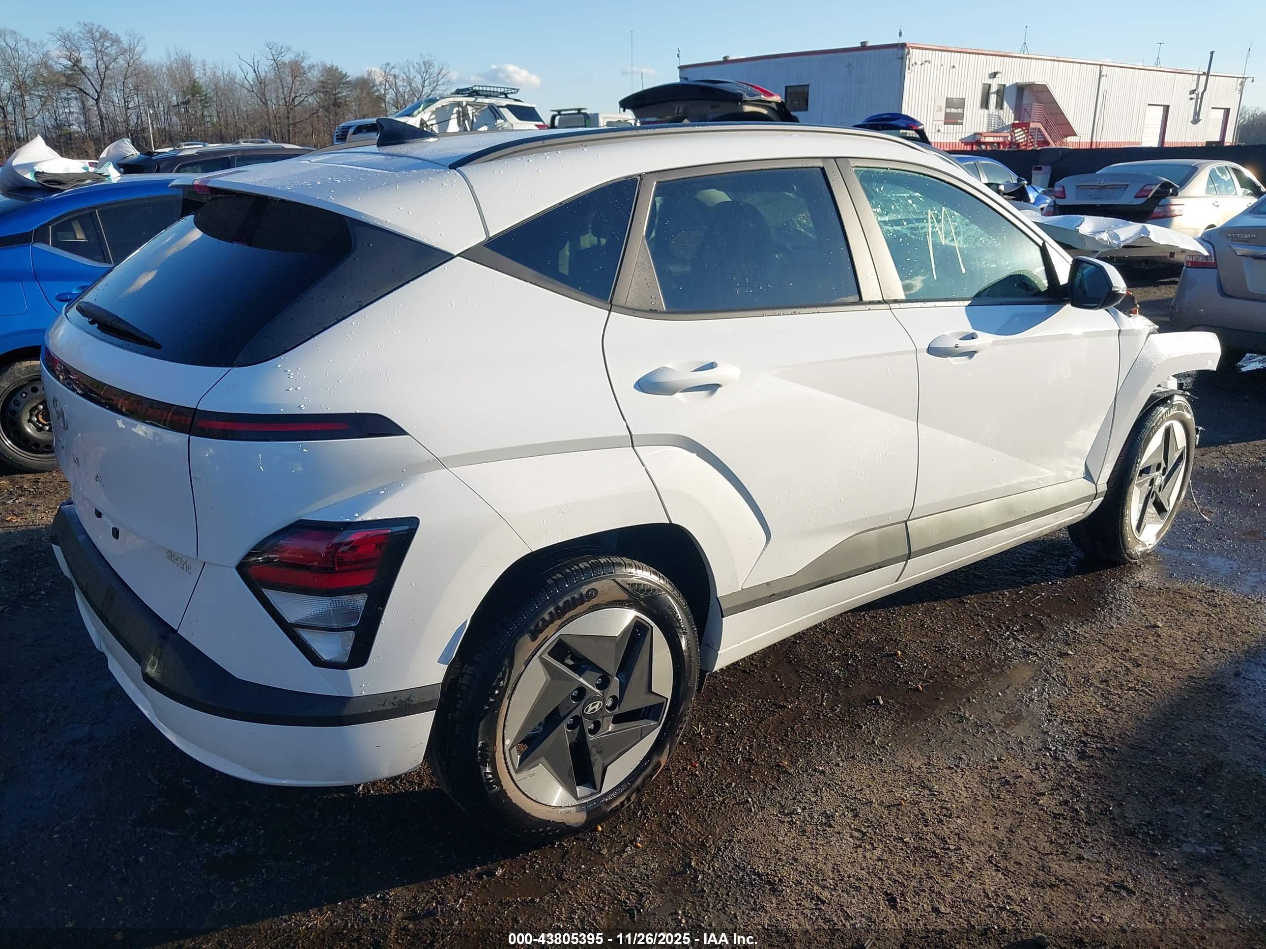 HYUNDAI KONA image 4
