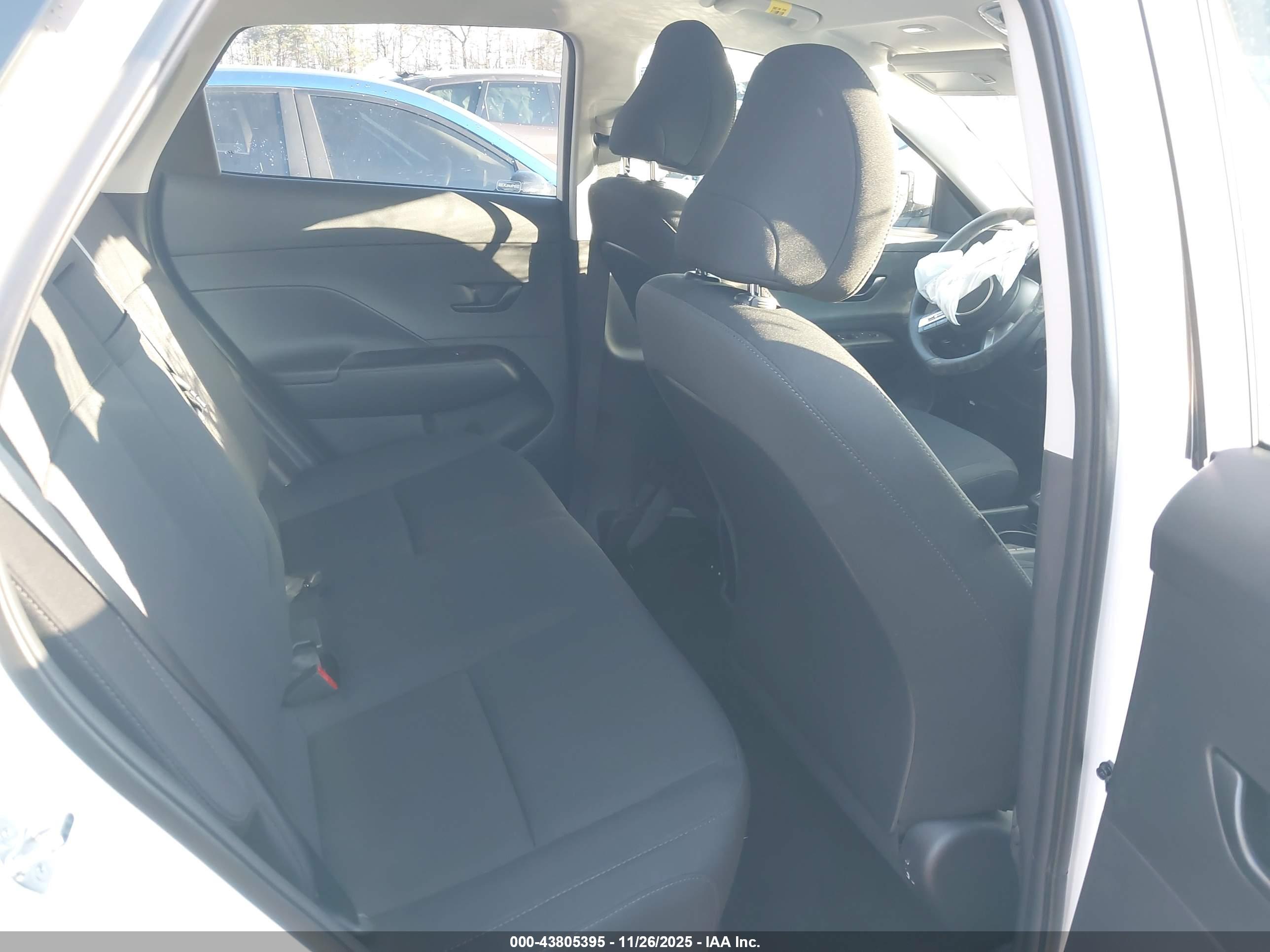 HYUNDAI KONA image 8
