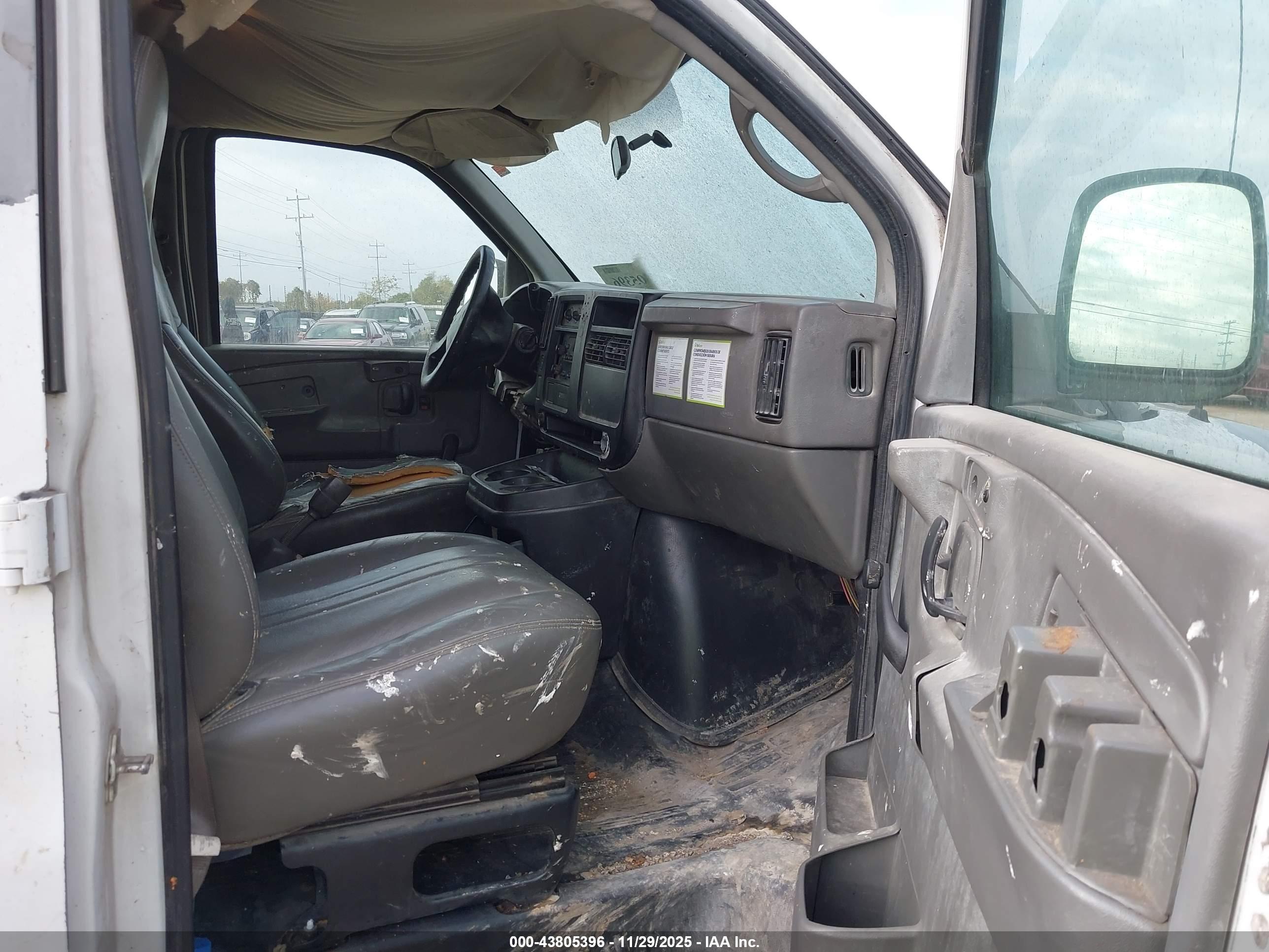 GMC SAVANA image 5