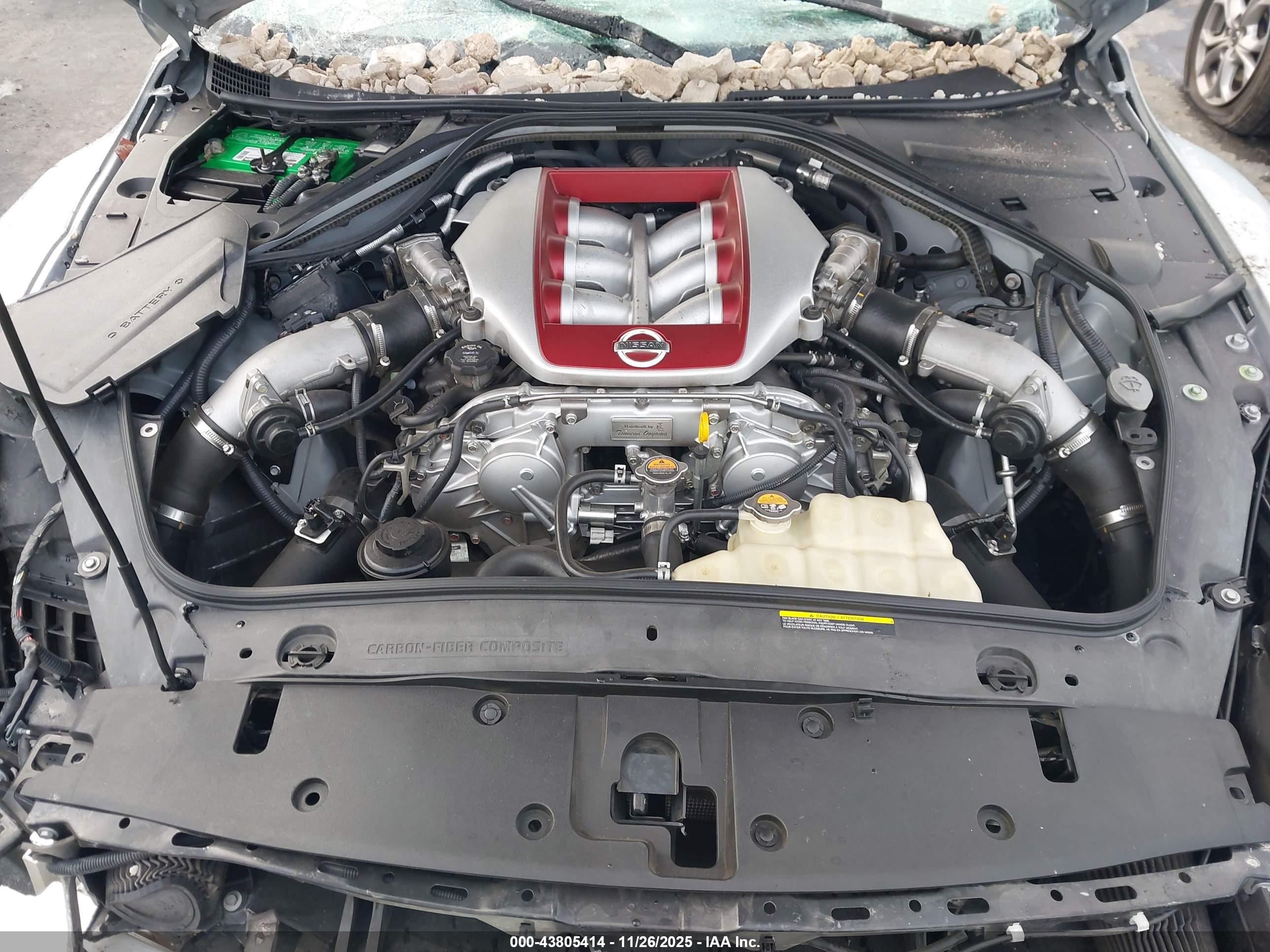 NISSAN GT-R image 10
