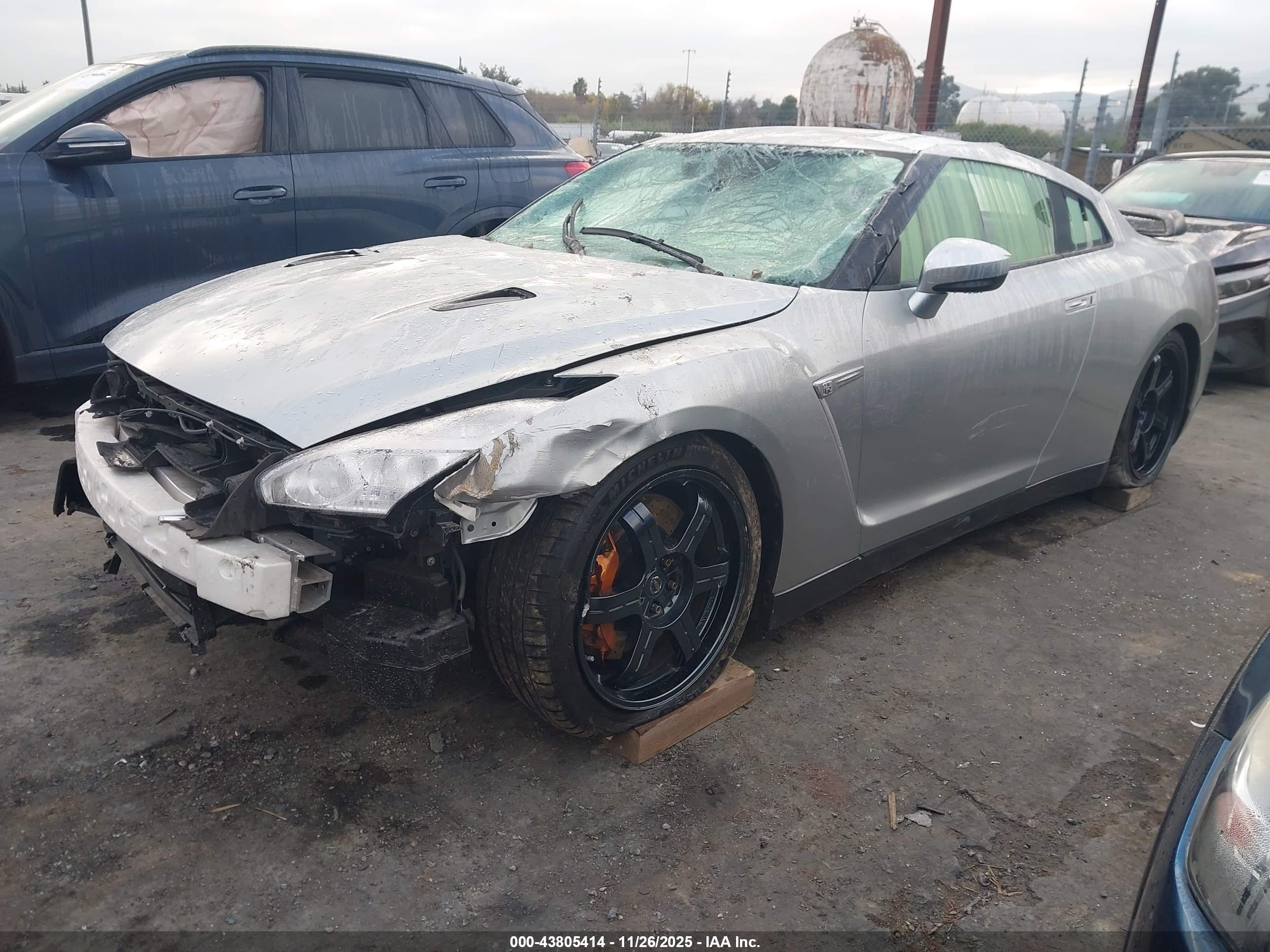 NISSAN GT-R image 2