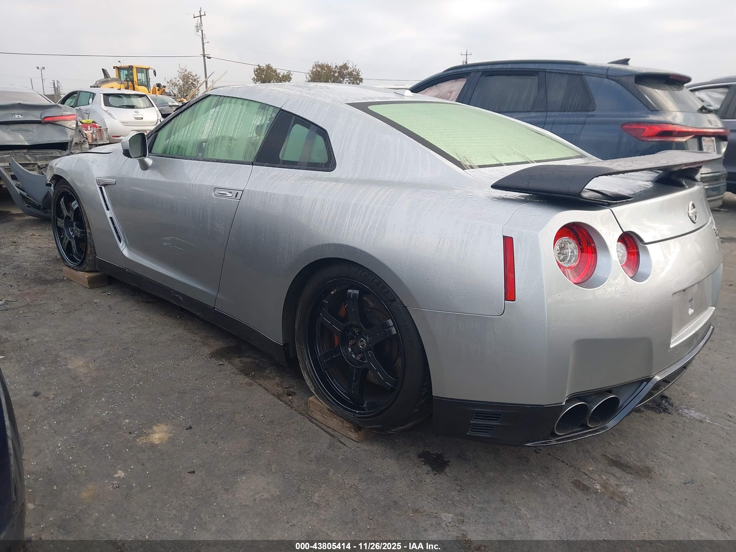 NISSAN GT-R image 3
