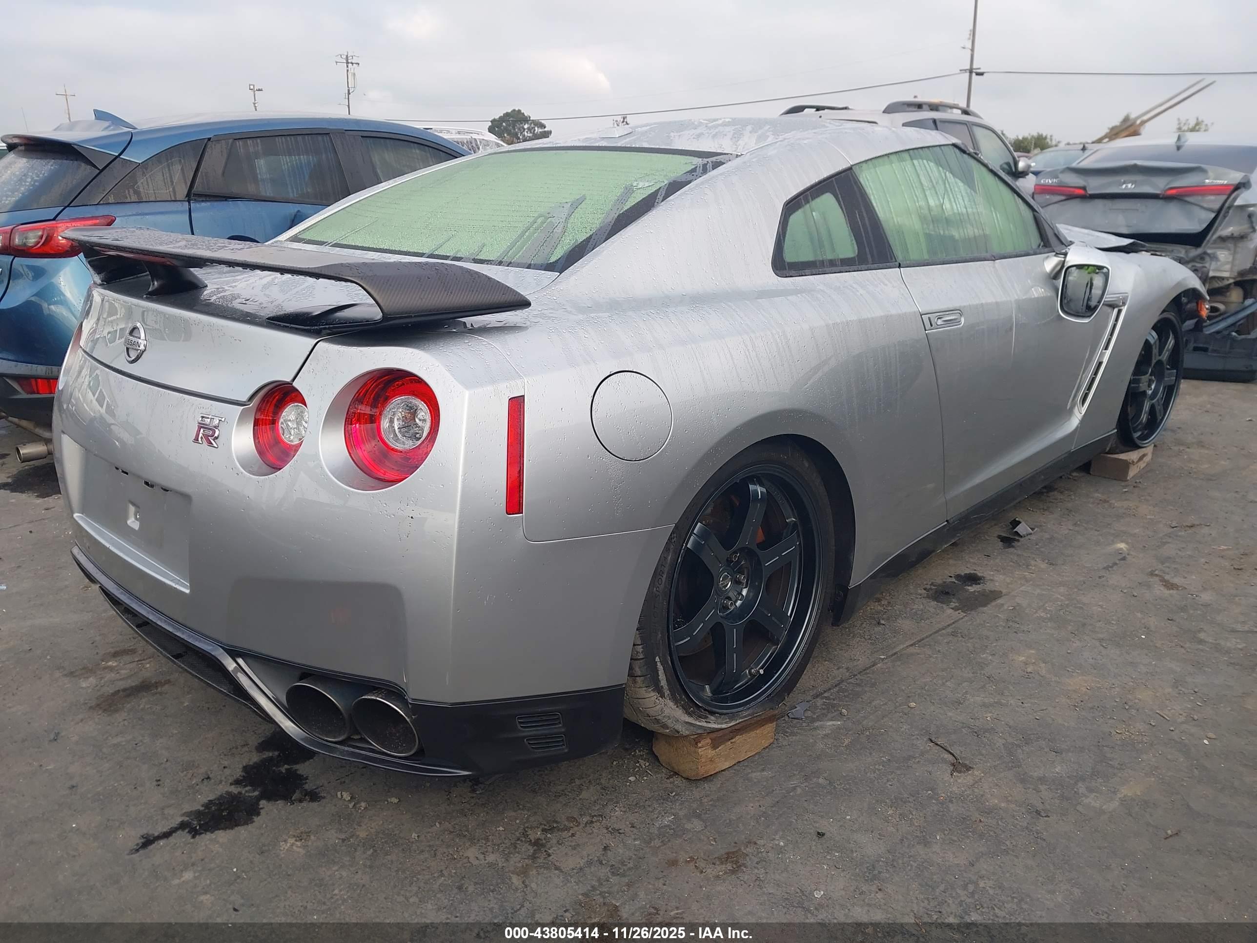 NISSAN GT-R image 4