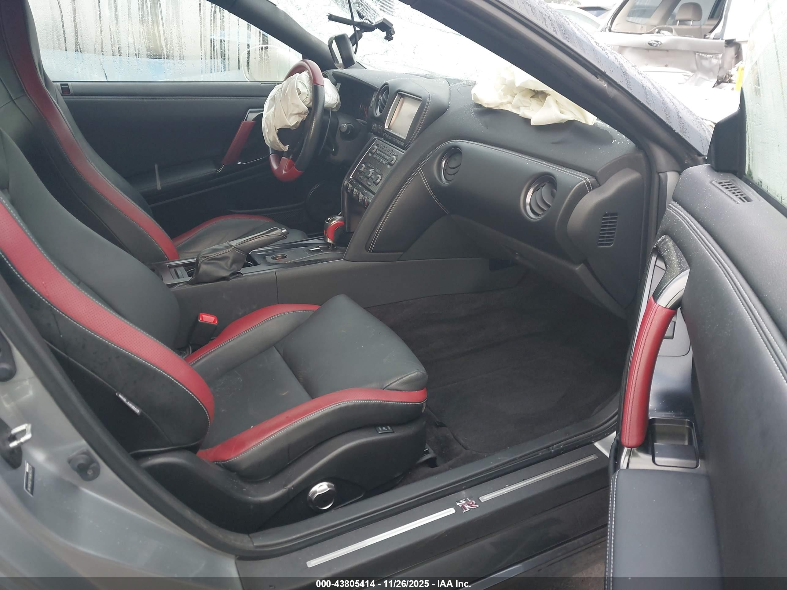 NISSAN GT-R image 5