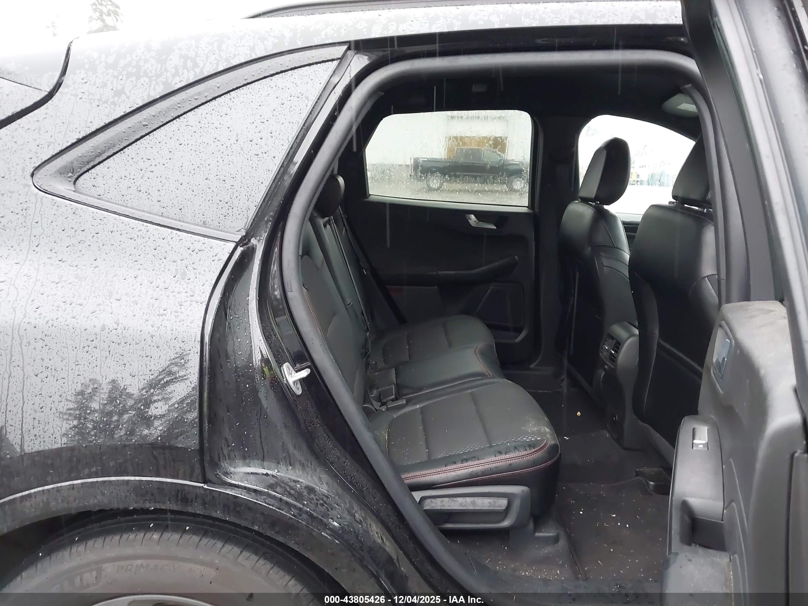 FORD ESCAPE image 8