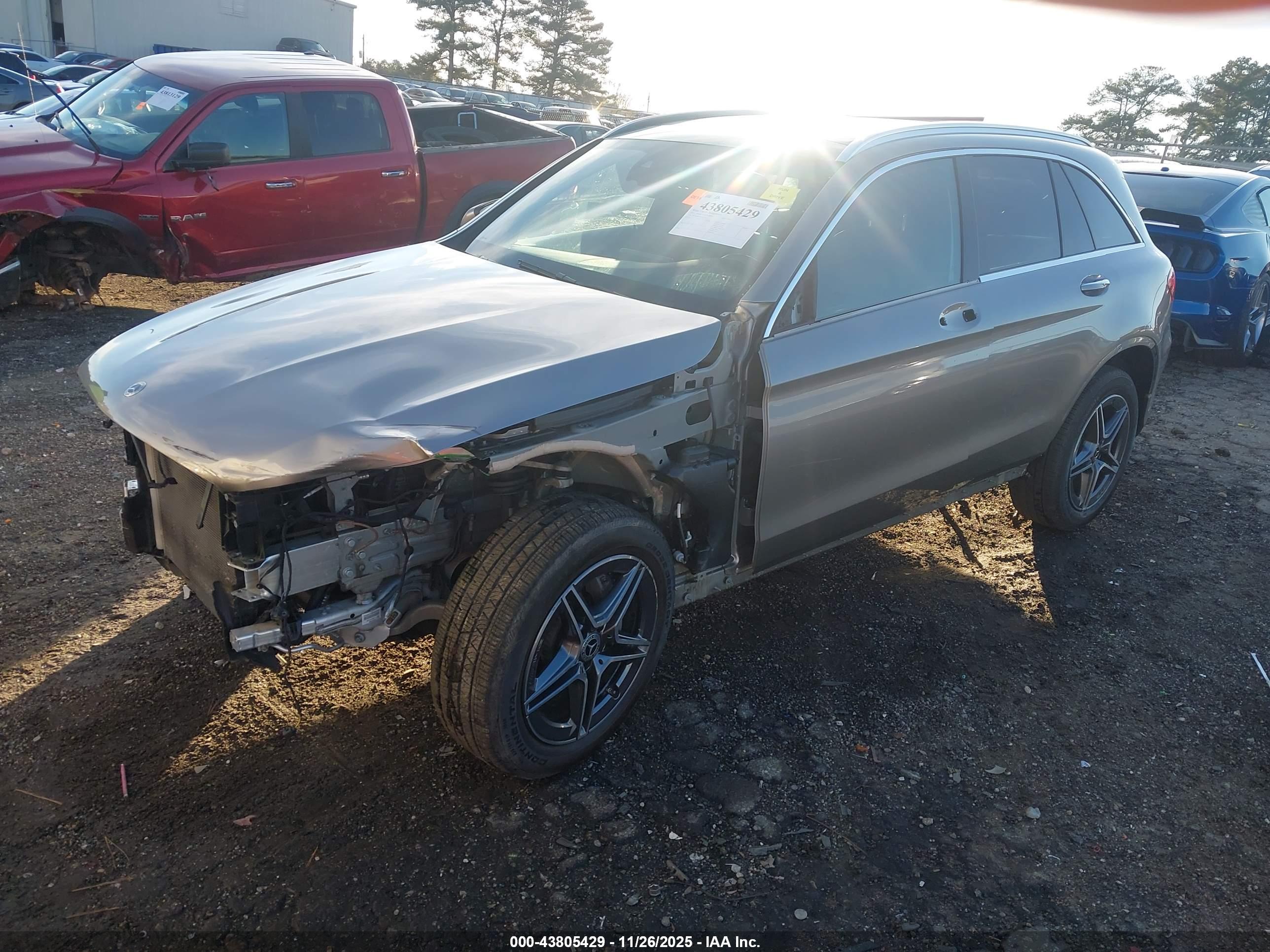 MERCEDES-BENZ GLC image 2
