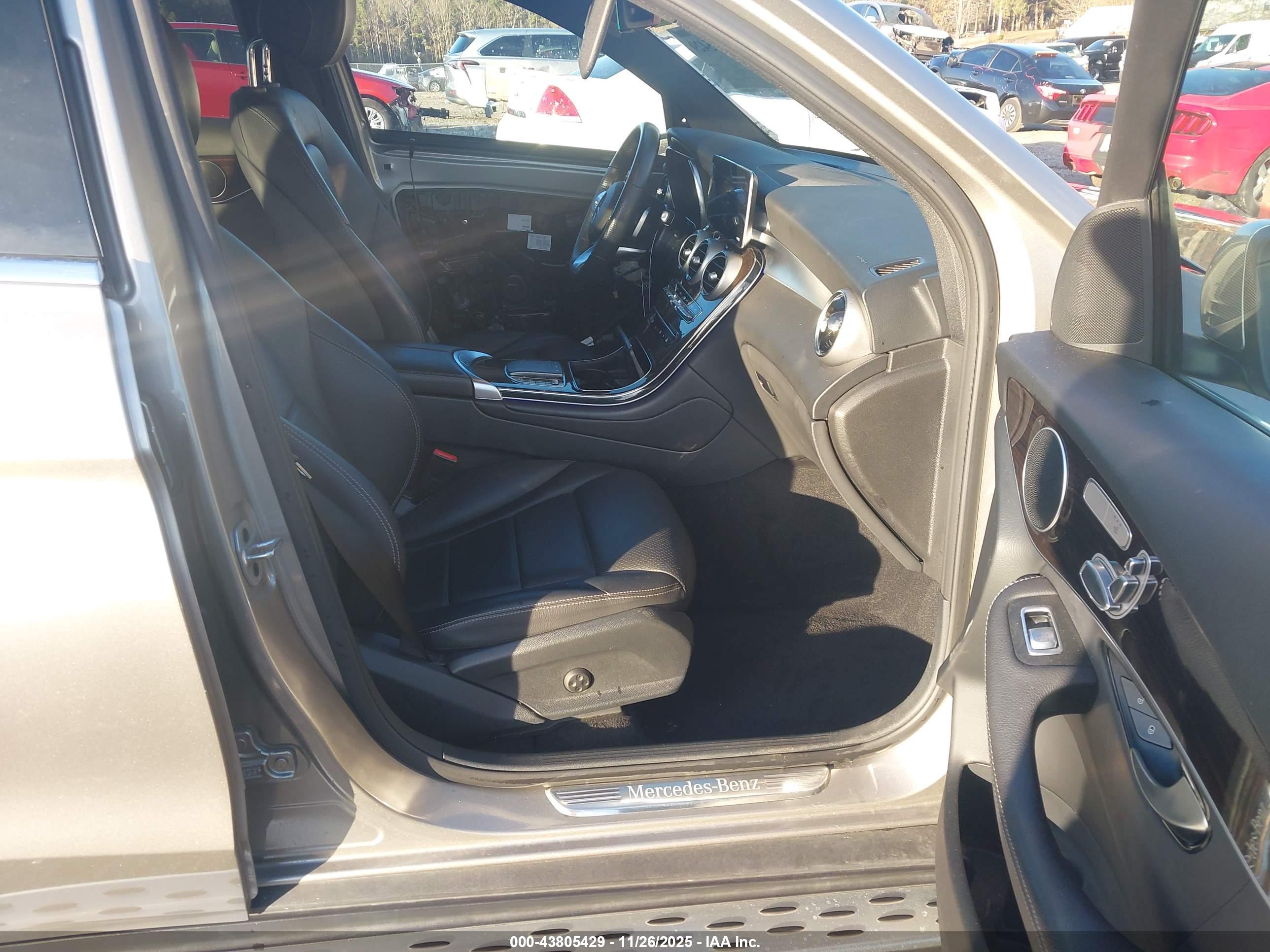 MERCEDES-BENZ GLC image 5