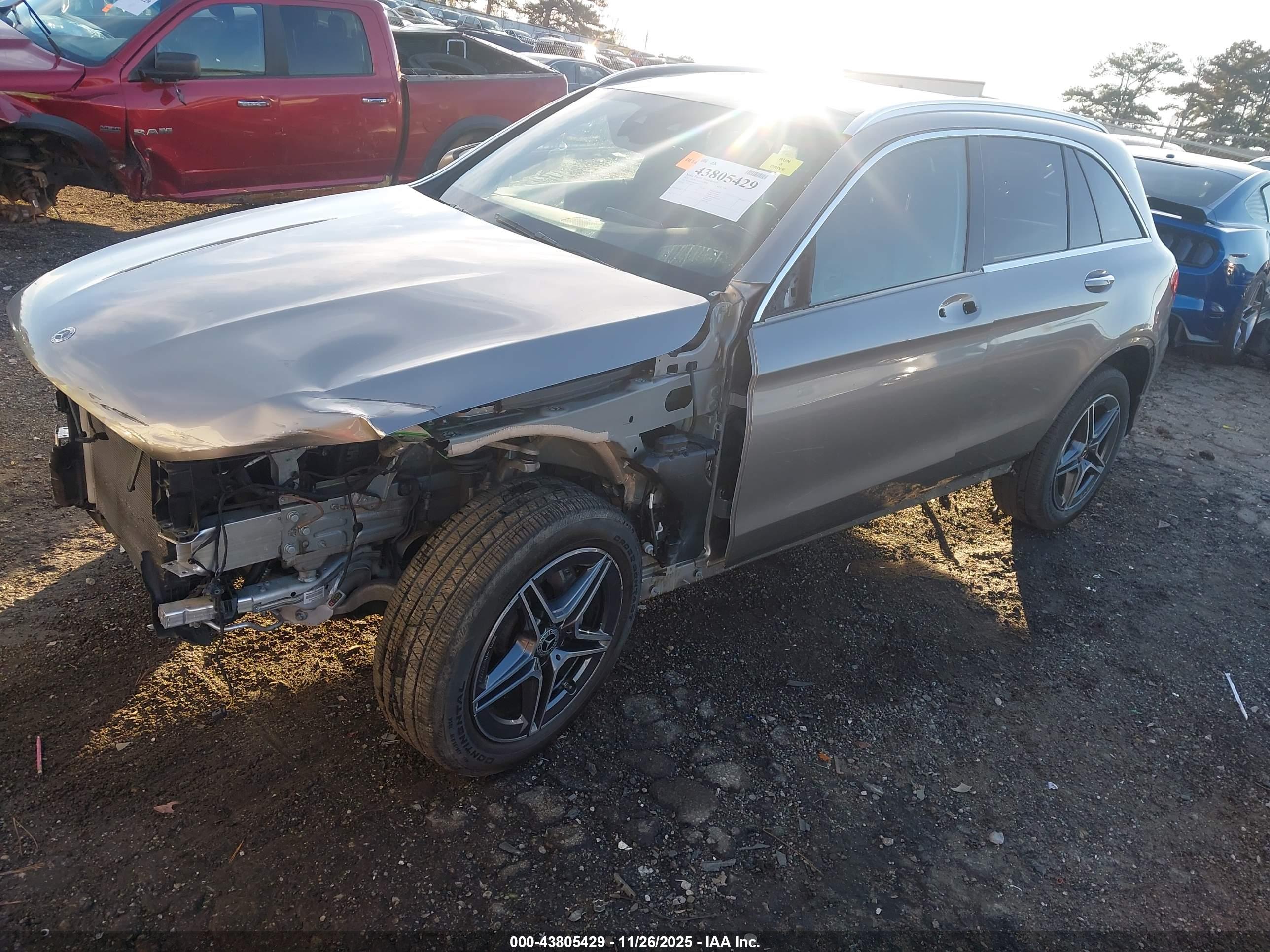 MERCEDES-BENZ GLC image 6