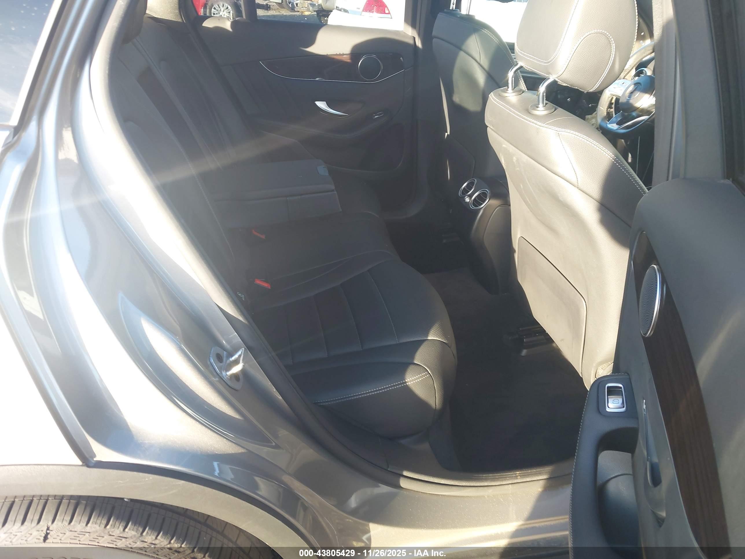 MERCEDES-BENZ GLC image 8