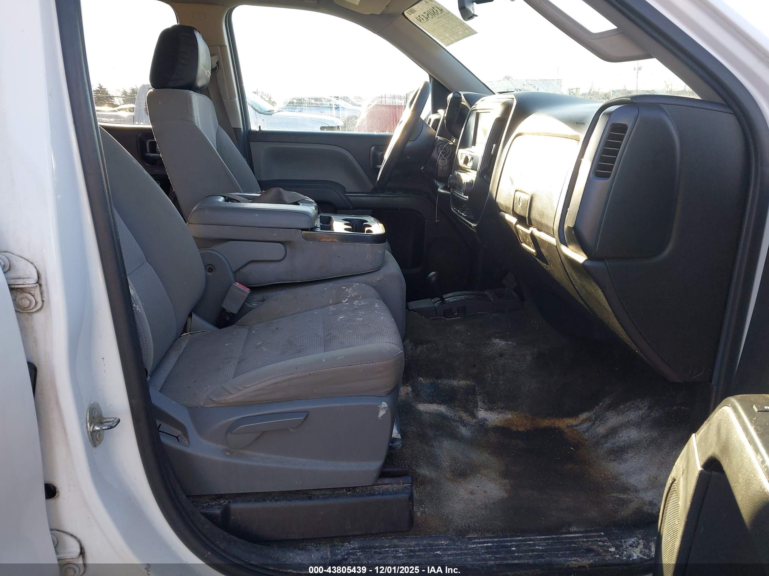 CHEVROLET SILVERADO image 5