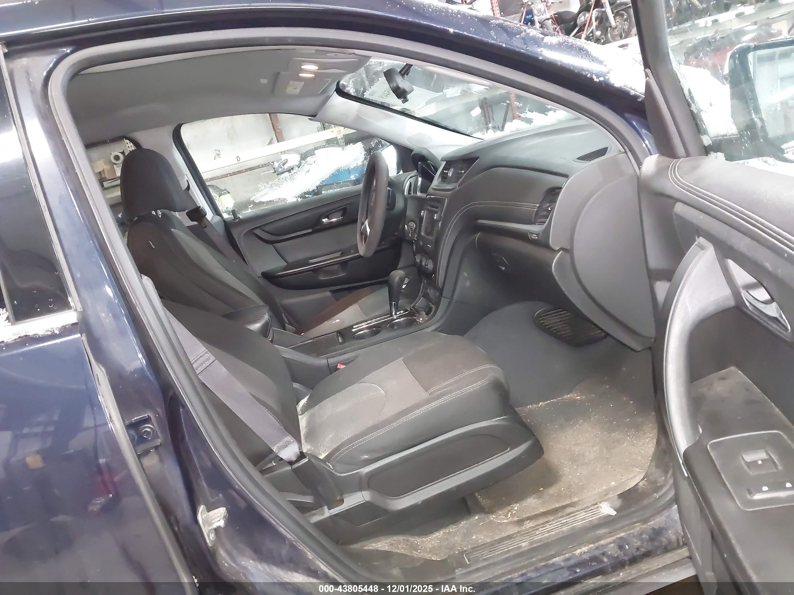 CHEVROLET TRAVERSE image 5