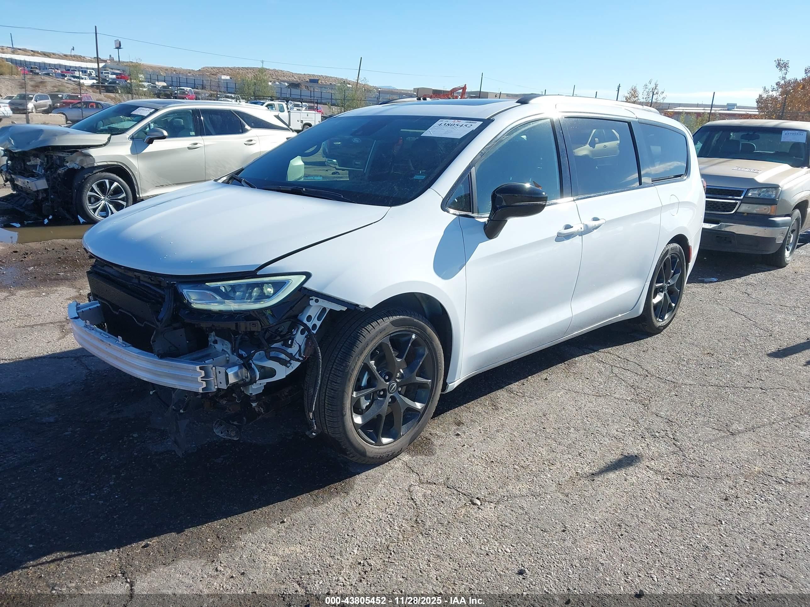 CHRYSLER PACIFICA image 2