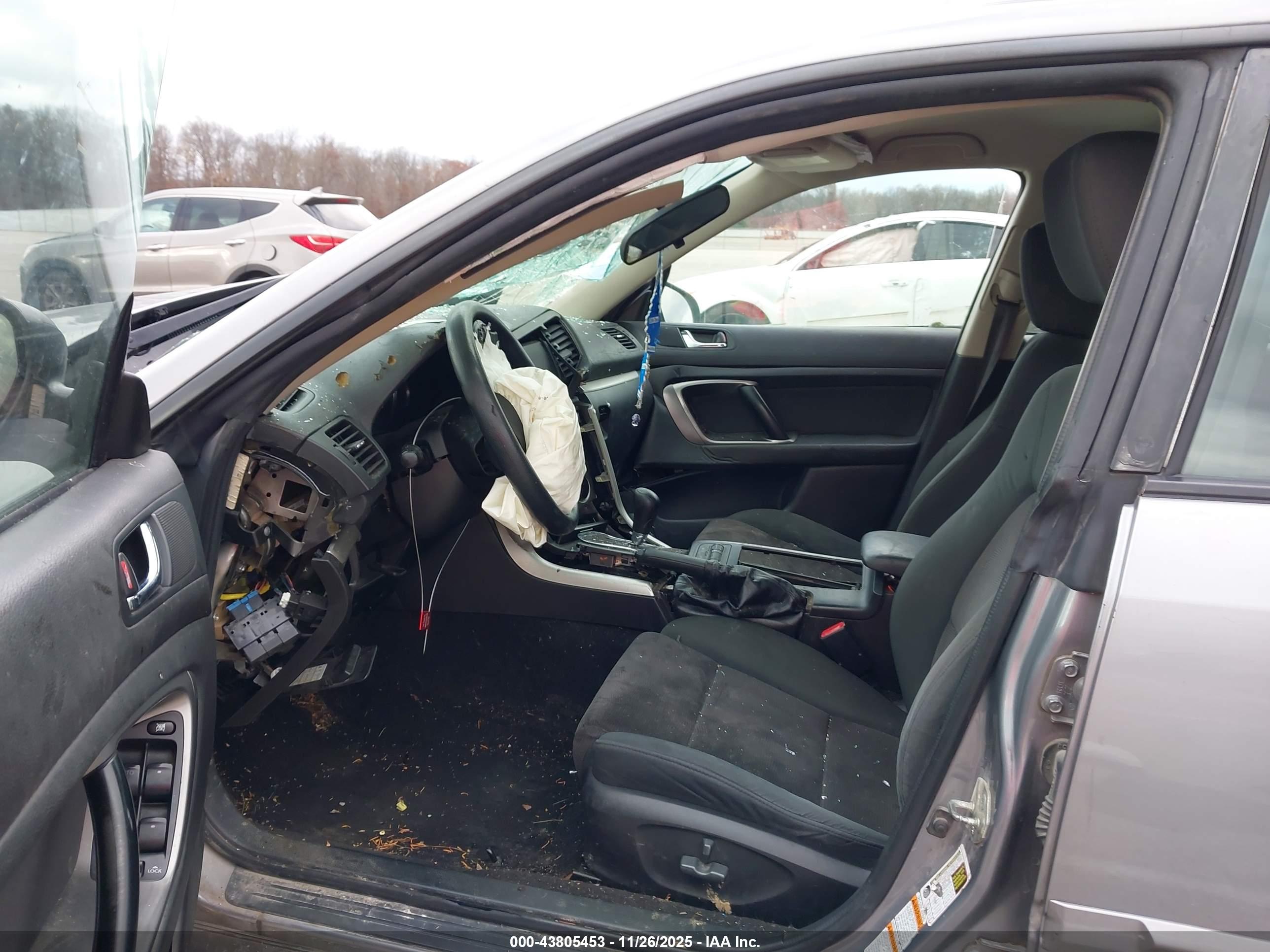 SUBARU OUTBACK image 5