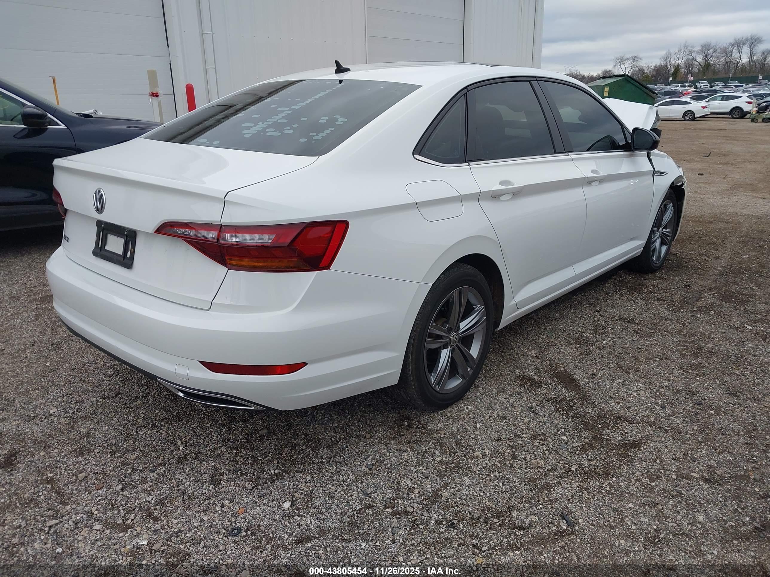 VOLKSWAGEN JETTA image 4