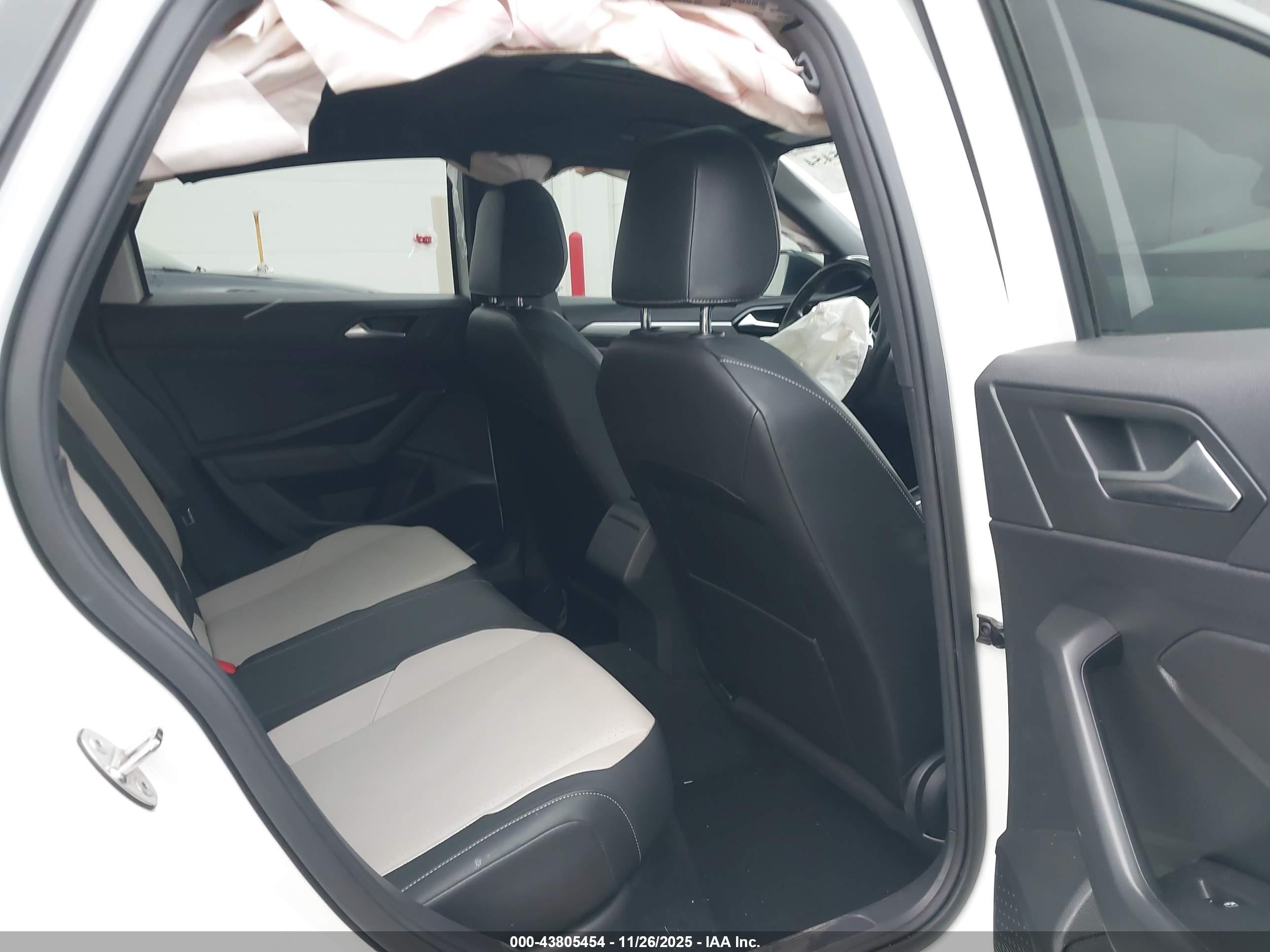 VOLKSWAGEN JETTA image 8
