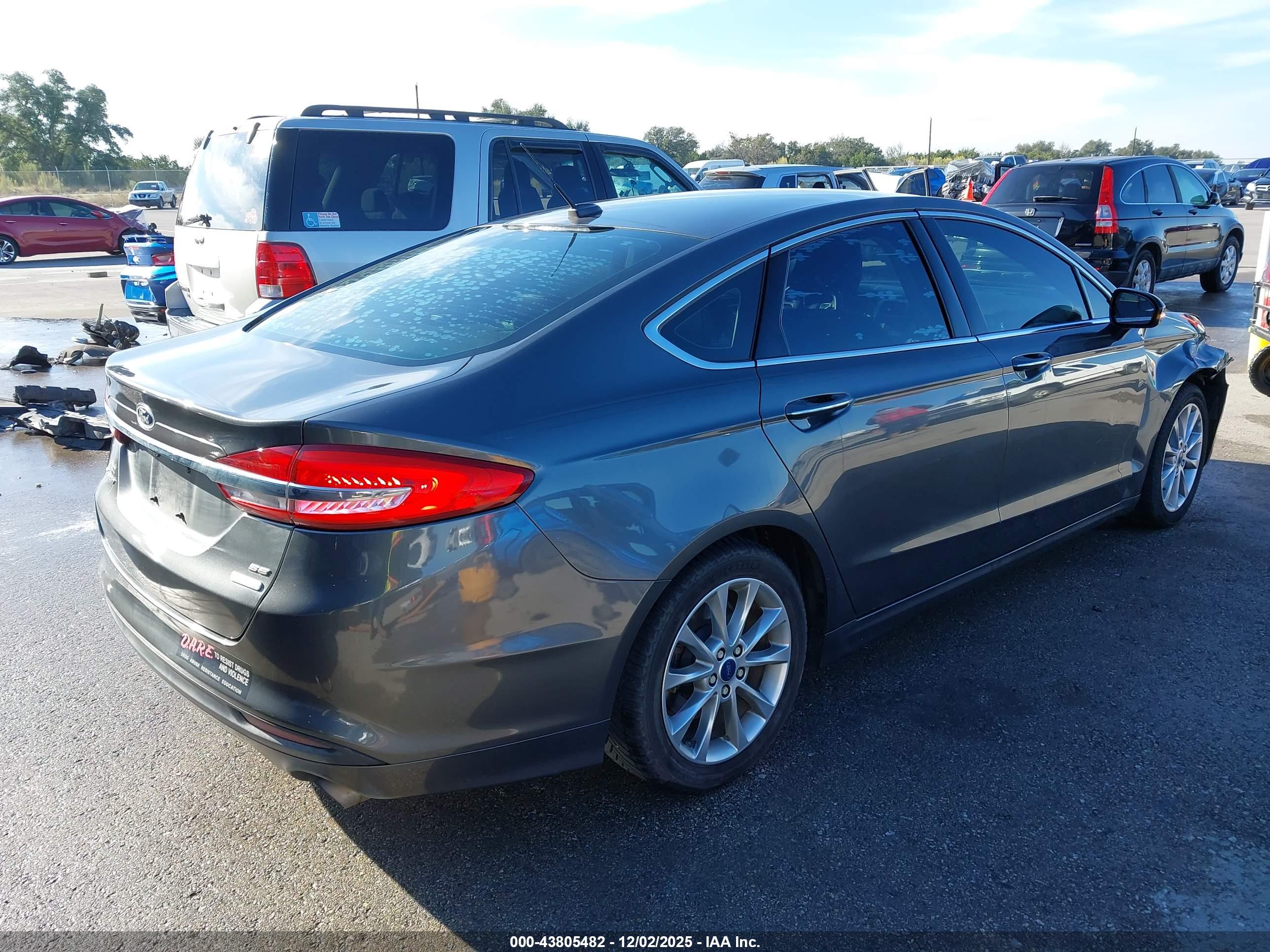 FORD FUSION image 4