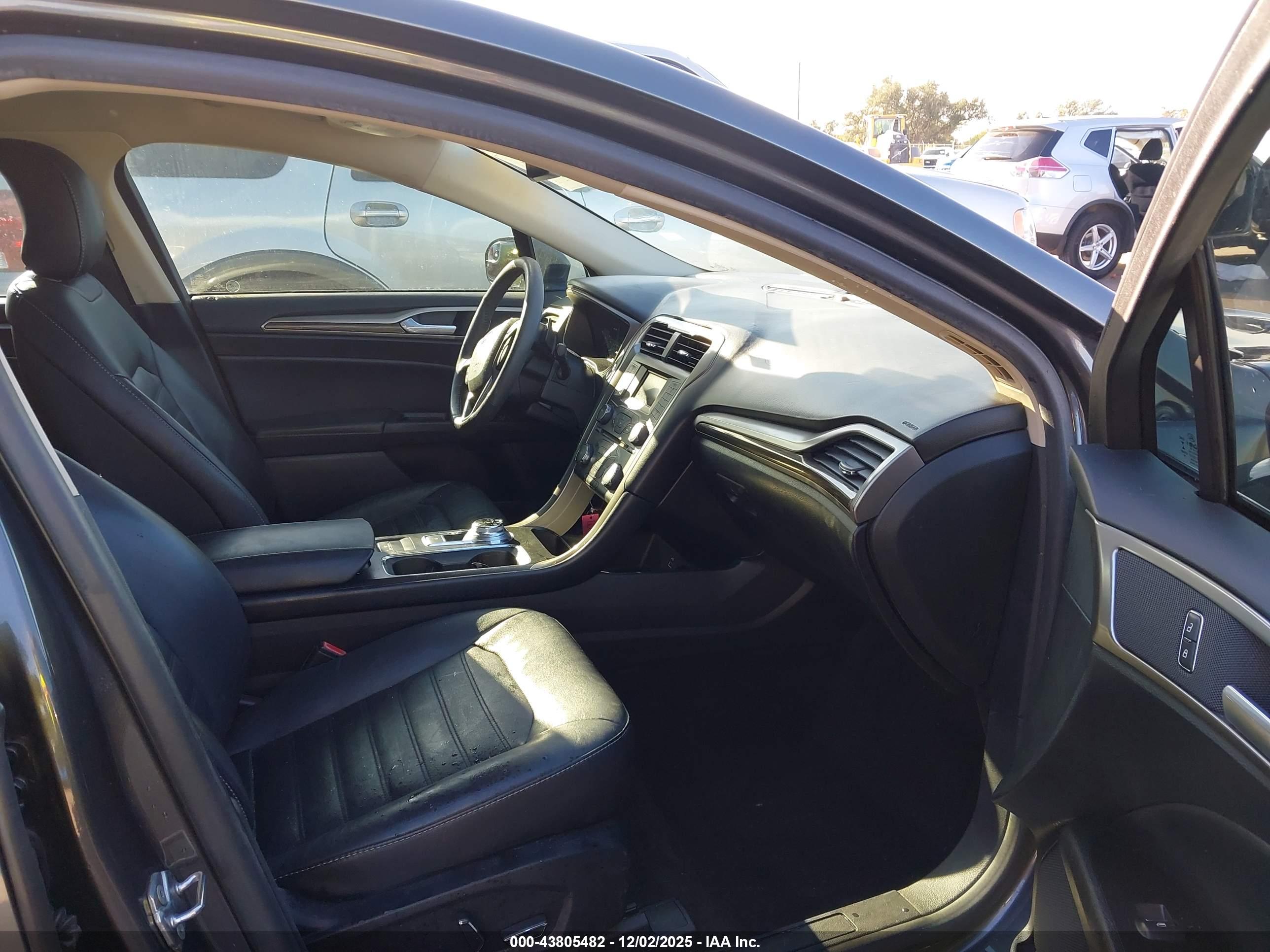 FORD FUSION image 5