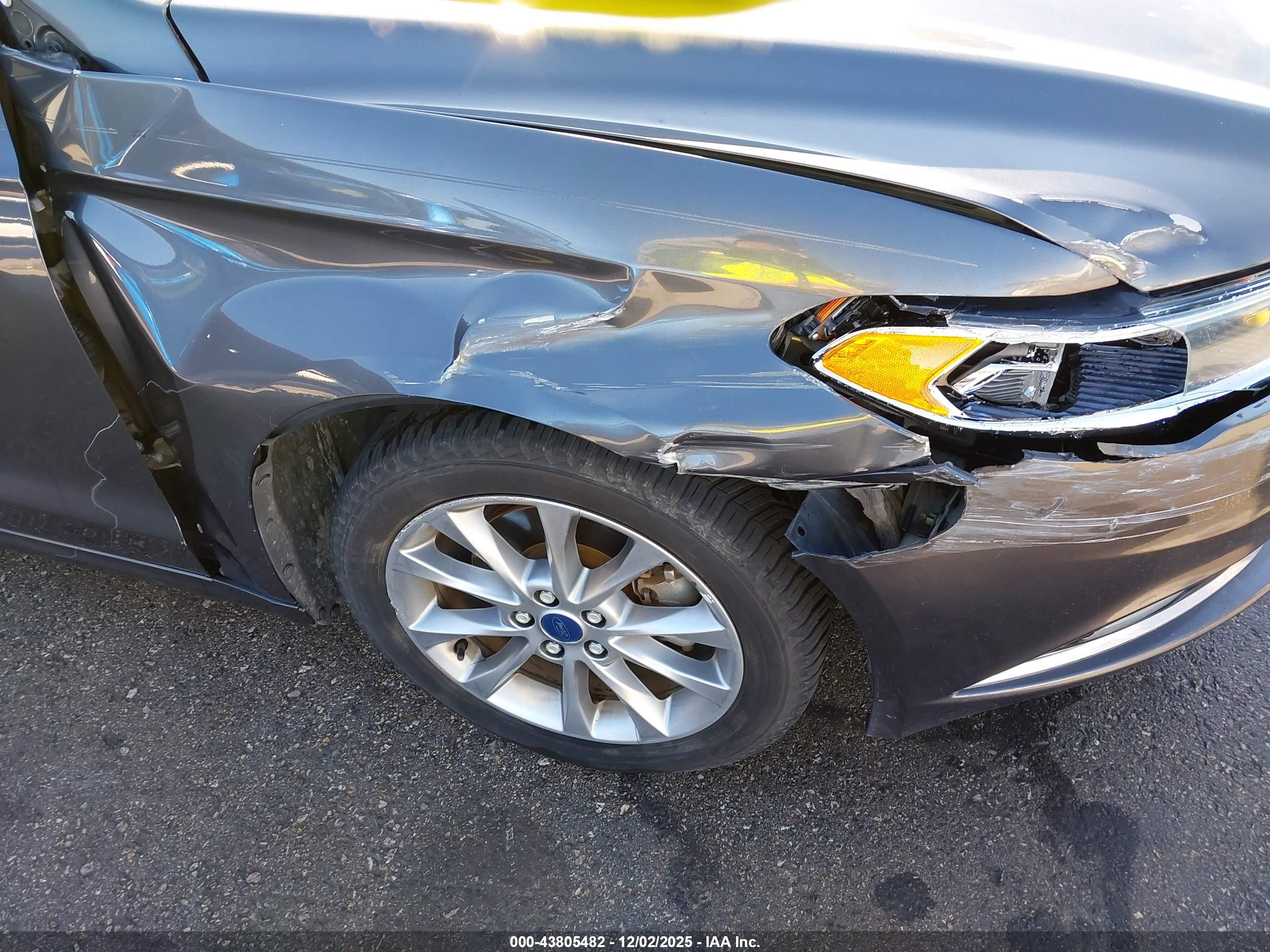 FORD FUSION image 6